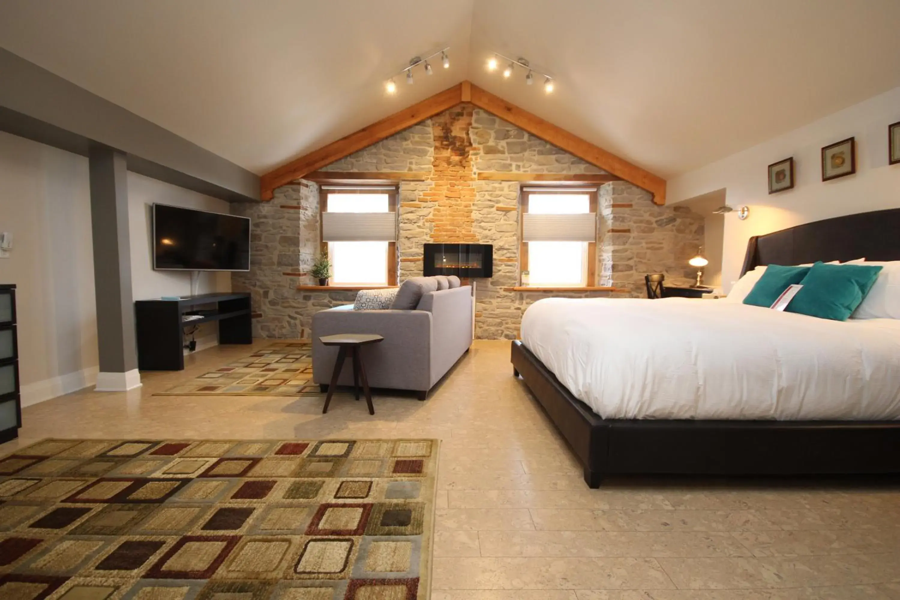 King Studio with Sofa Bed in Kemptville Suites King Studio with Sofa Bed in Kemptville Suites