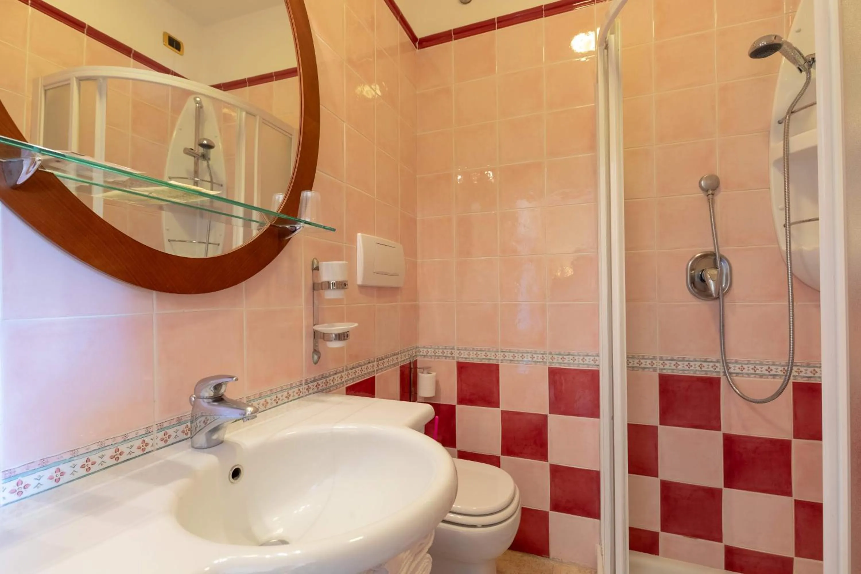 Bathroom in Hotel Villa Elda