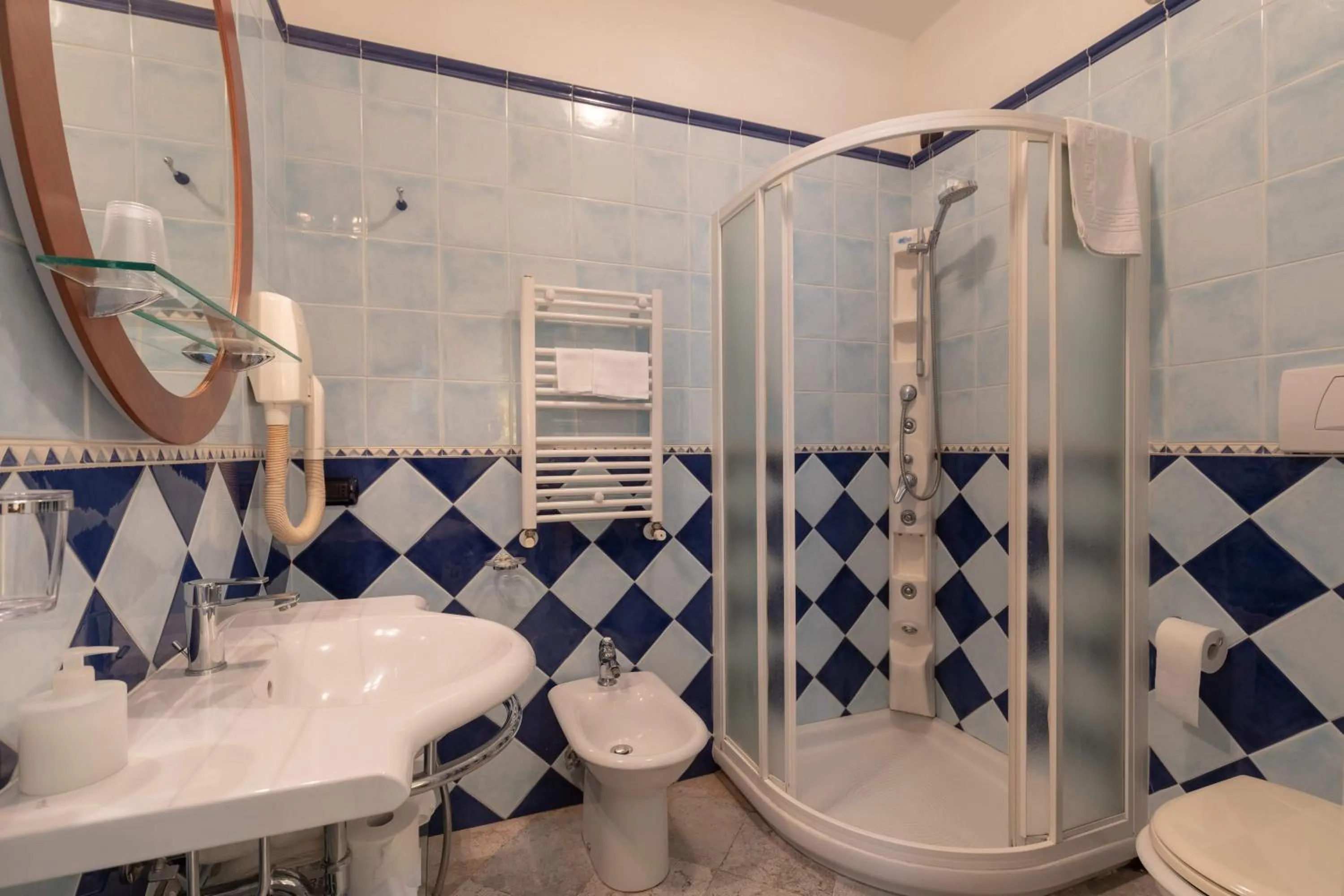 Bathroom in Hotel Villa Elda