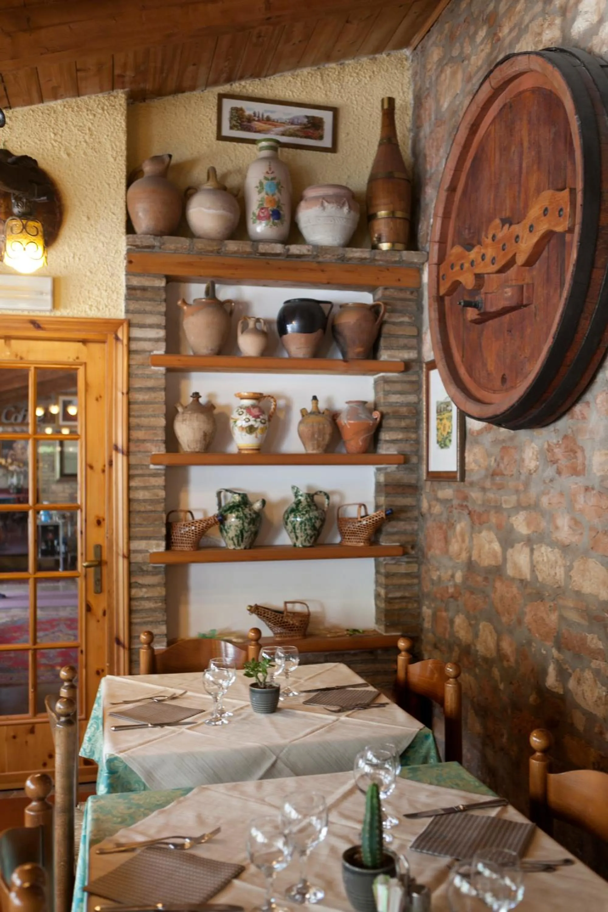 Restaurant/places to eat in Hotel Villa Elda