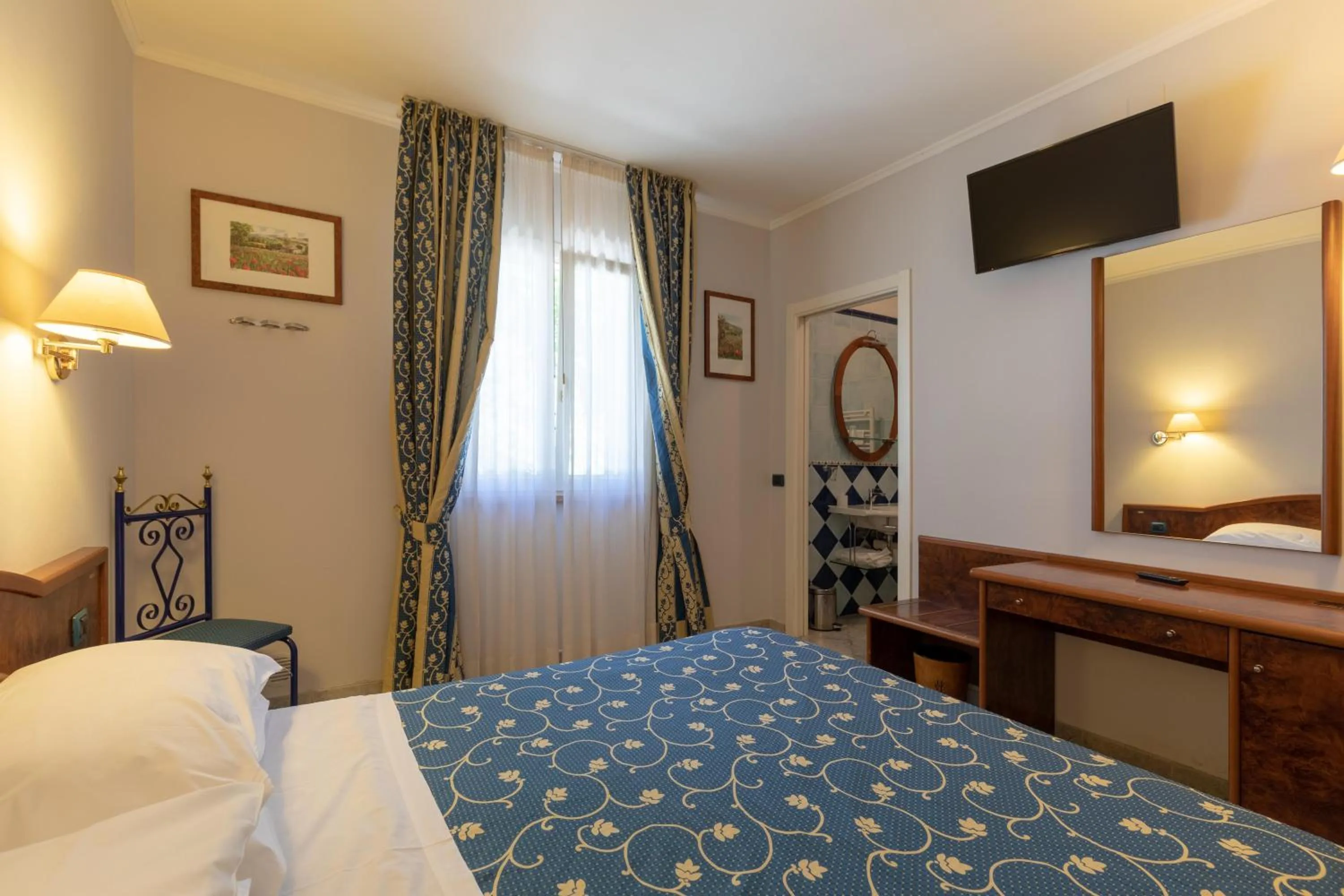Other, Bed in Hotel Villa Elda