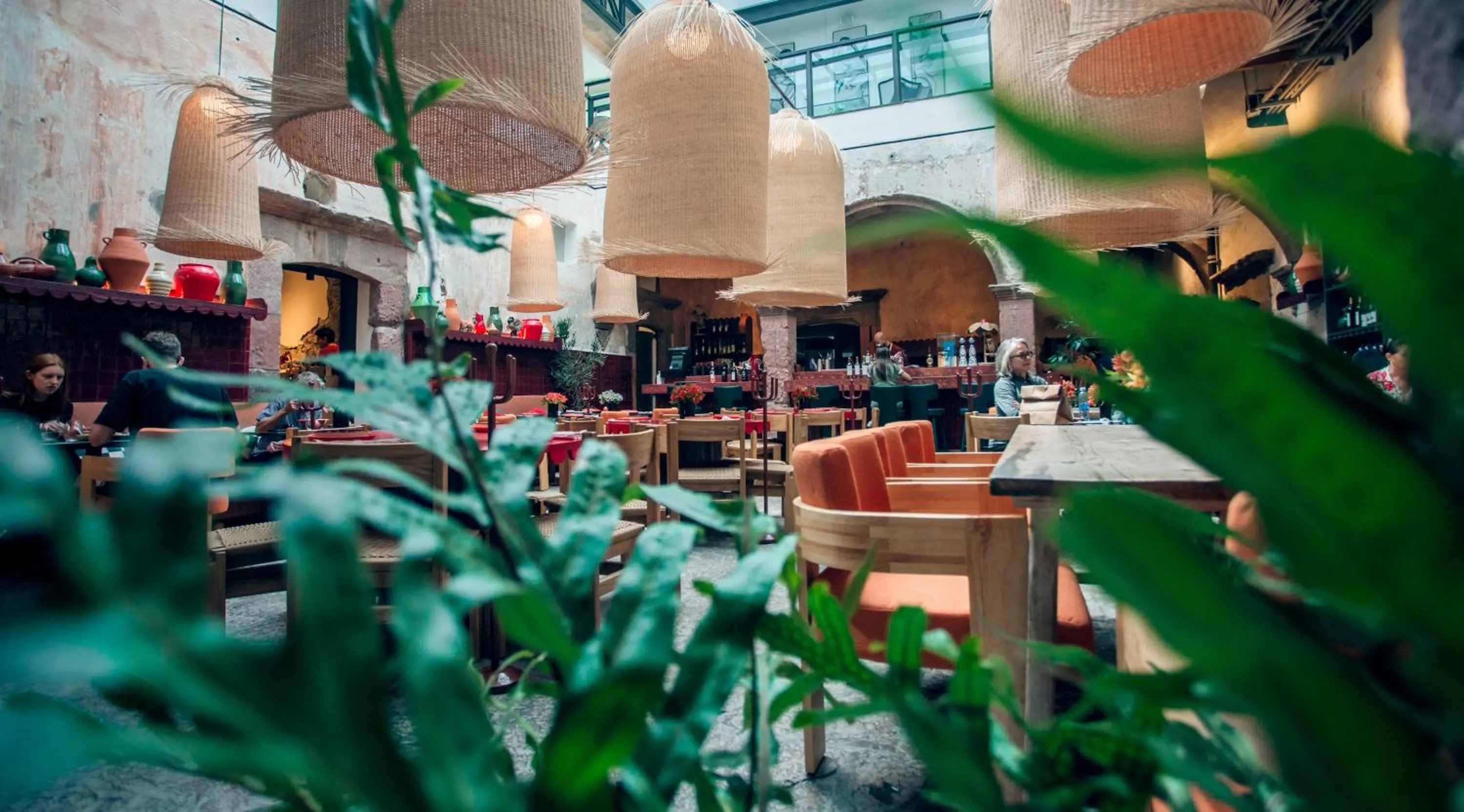 Restaurant/places to eat in LOtel-Casa Arca