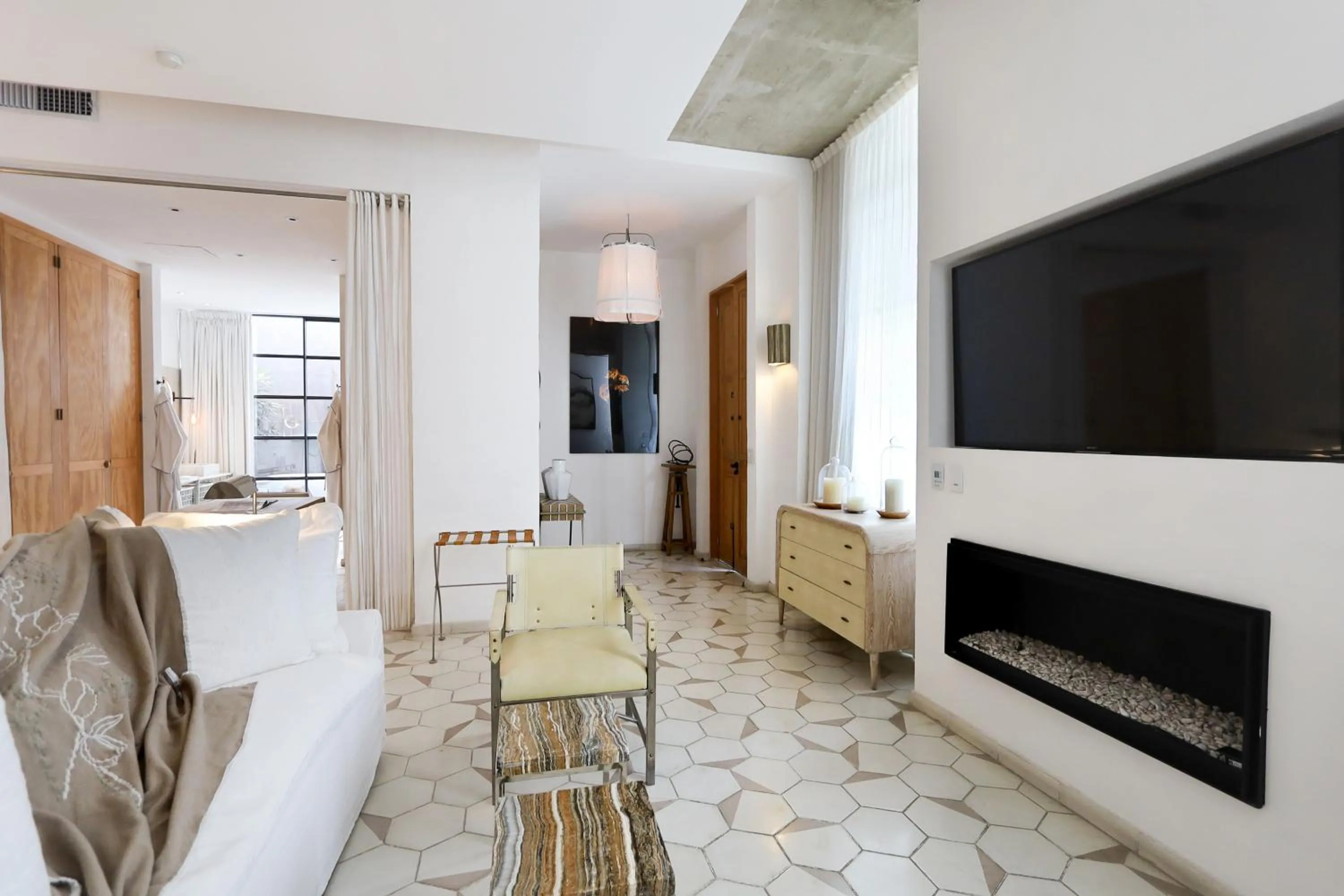 TV and multimedia in LOtel-Casa Arca