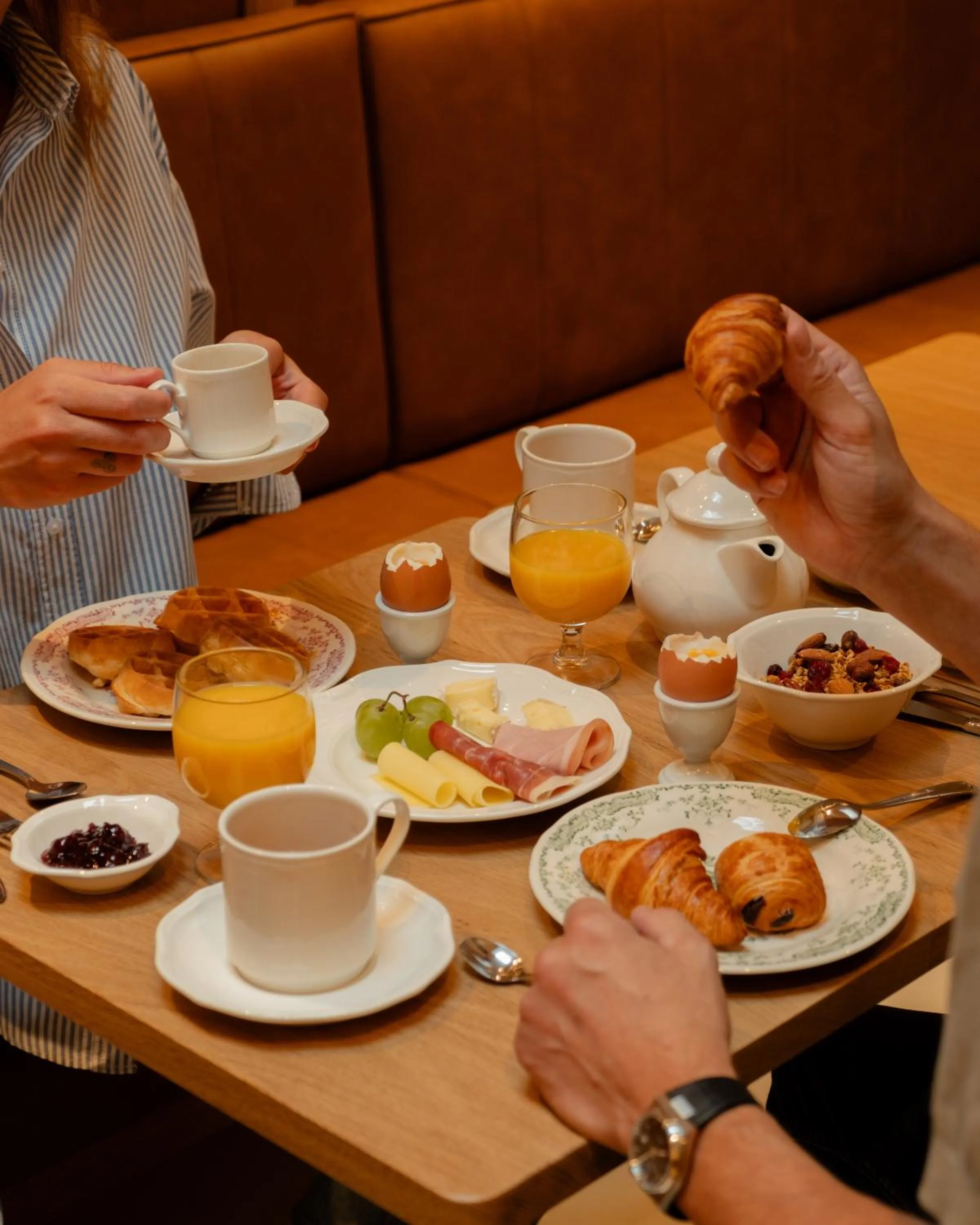 Breakfast in 9Hotel Chelton