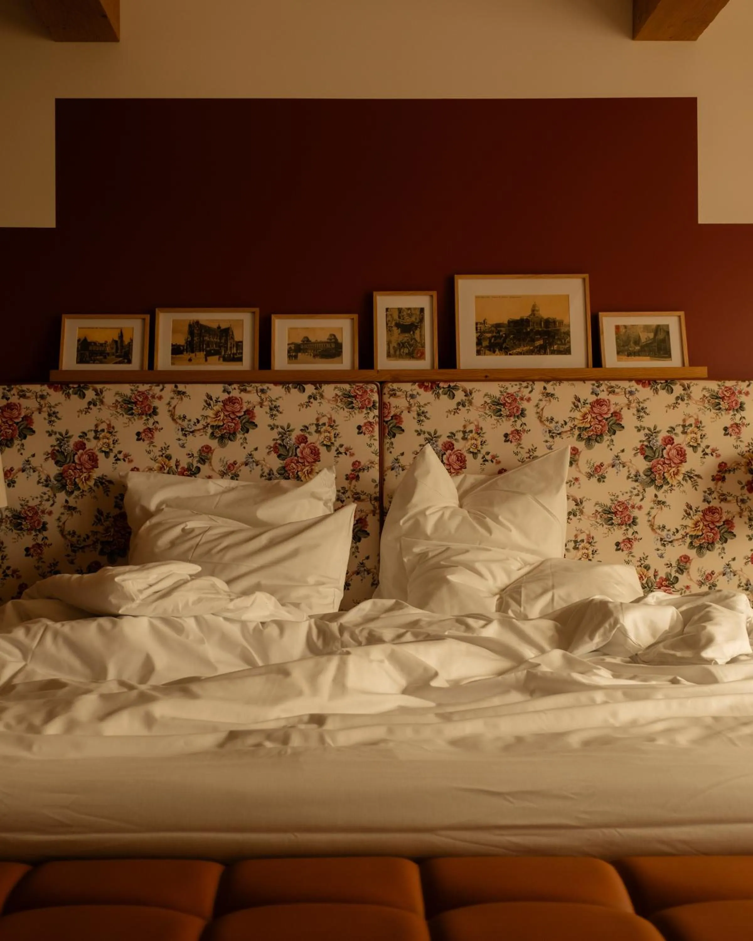 Bed in 9Hotel Chelton