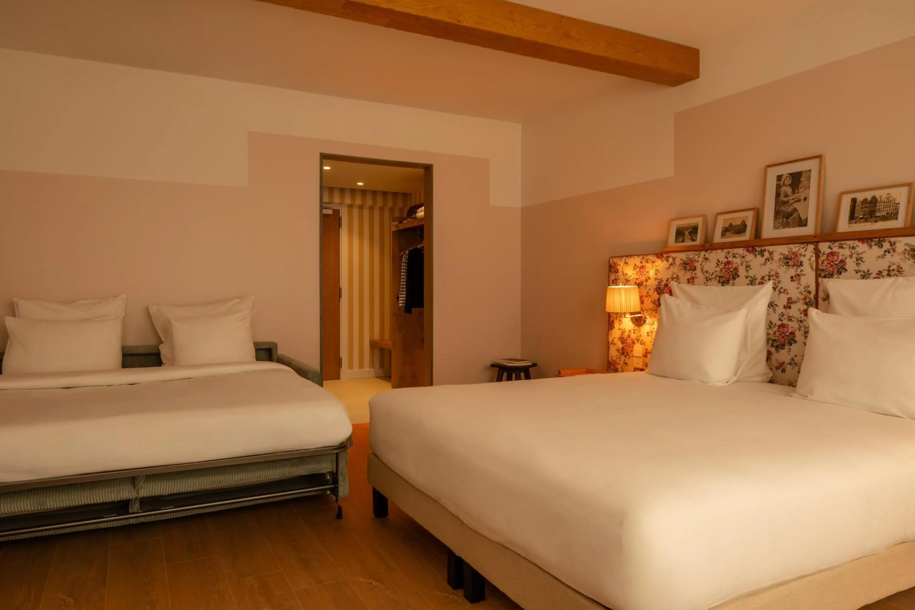 Bed in 9Hotel Chelton