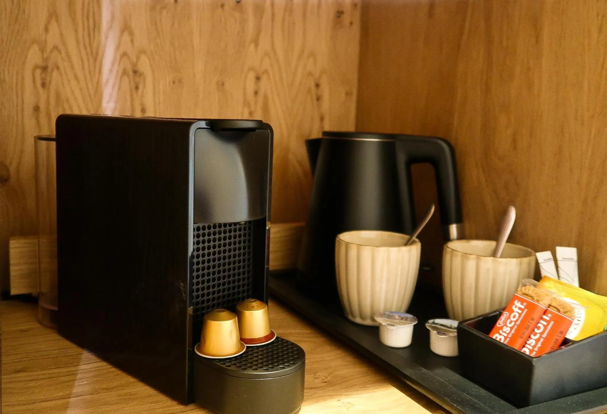 Coffee/tea facilities in 9Hotel Chelton