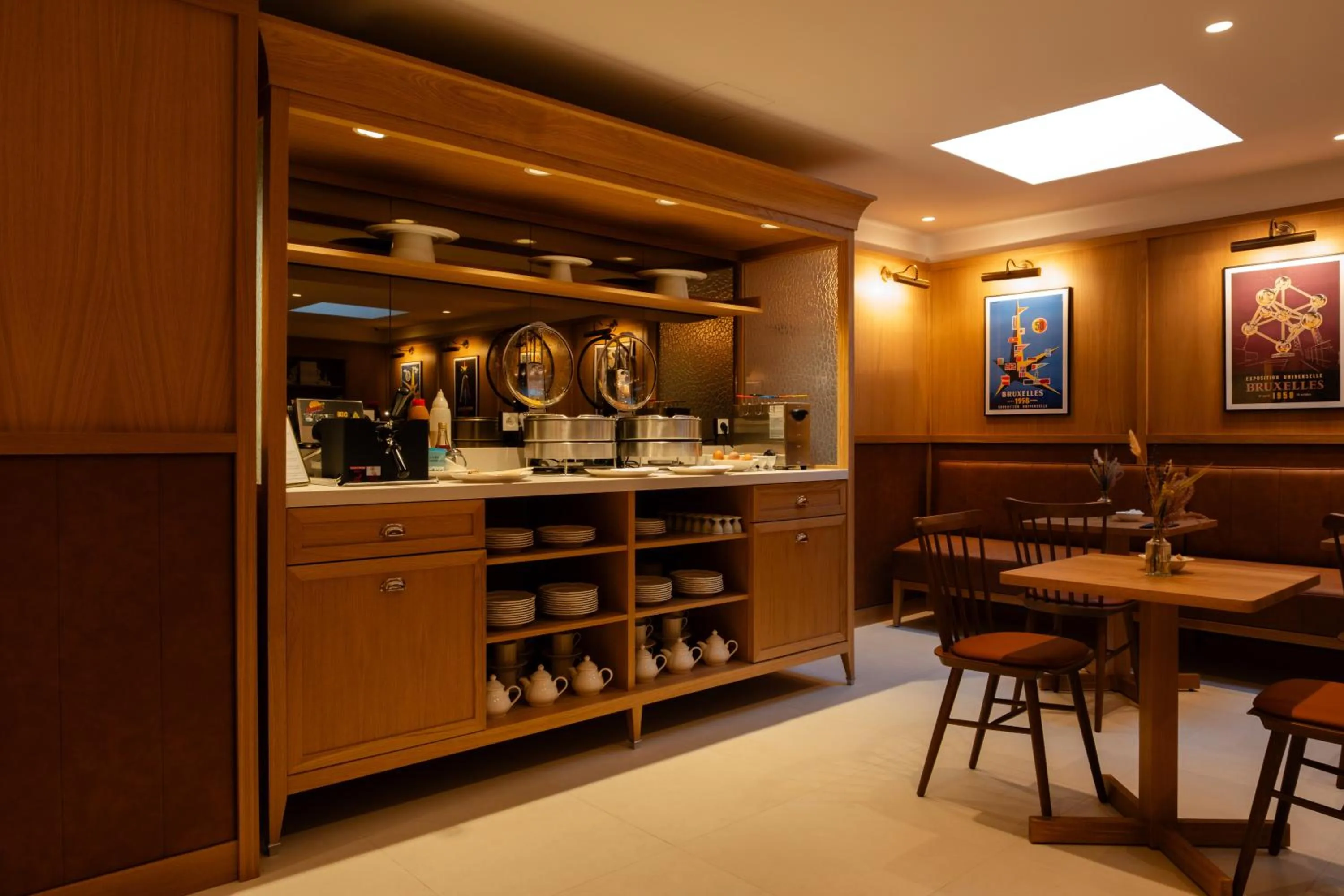 Breakfast in 9Hotel Chelton