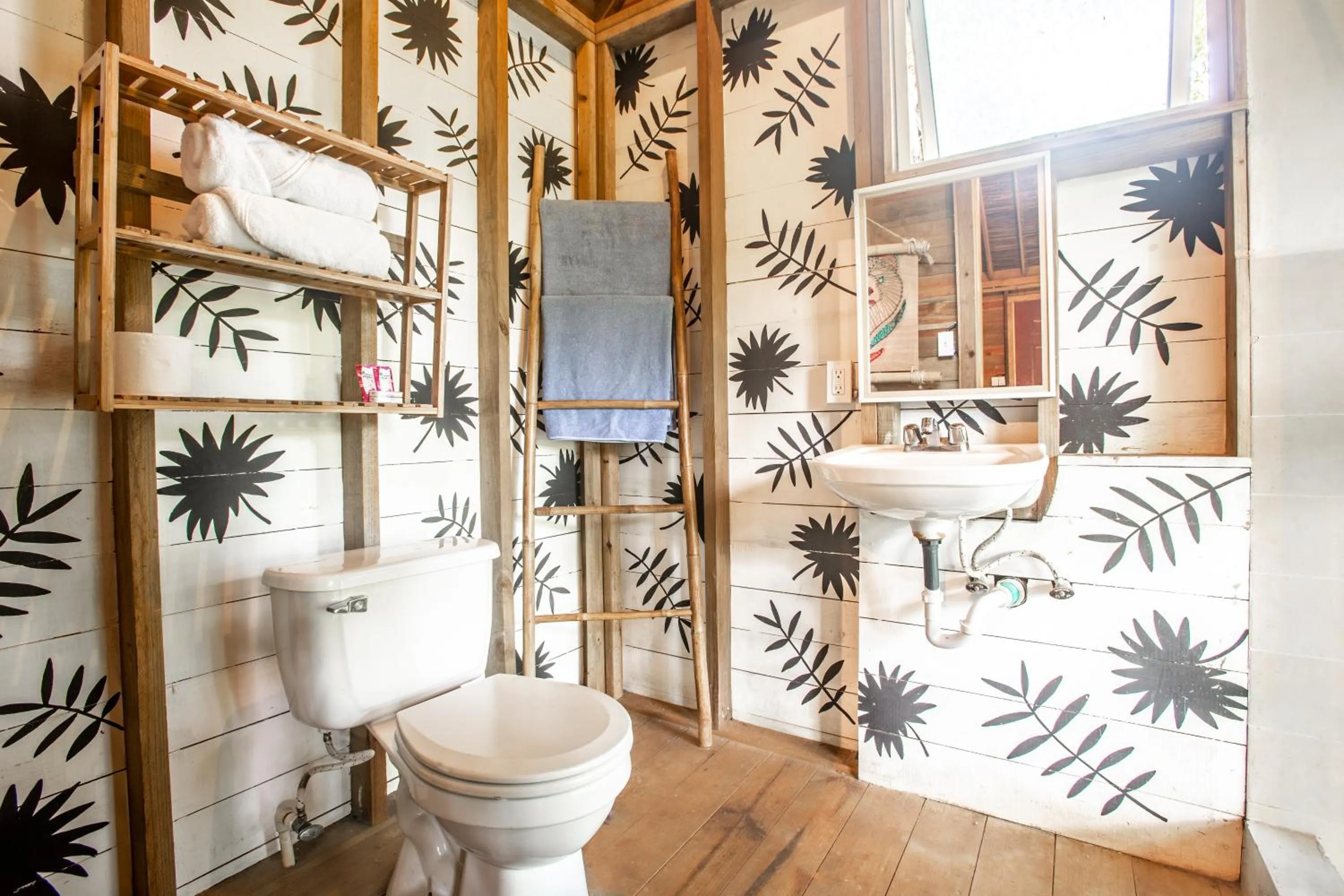 Toilet in Selina Red Frog