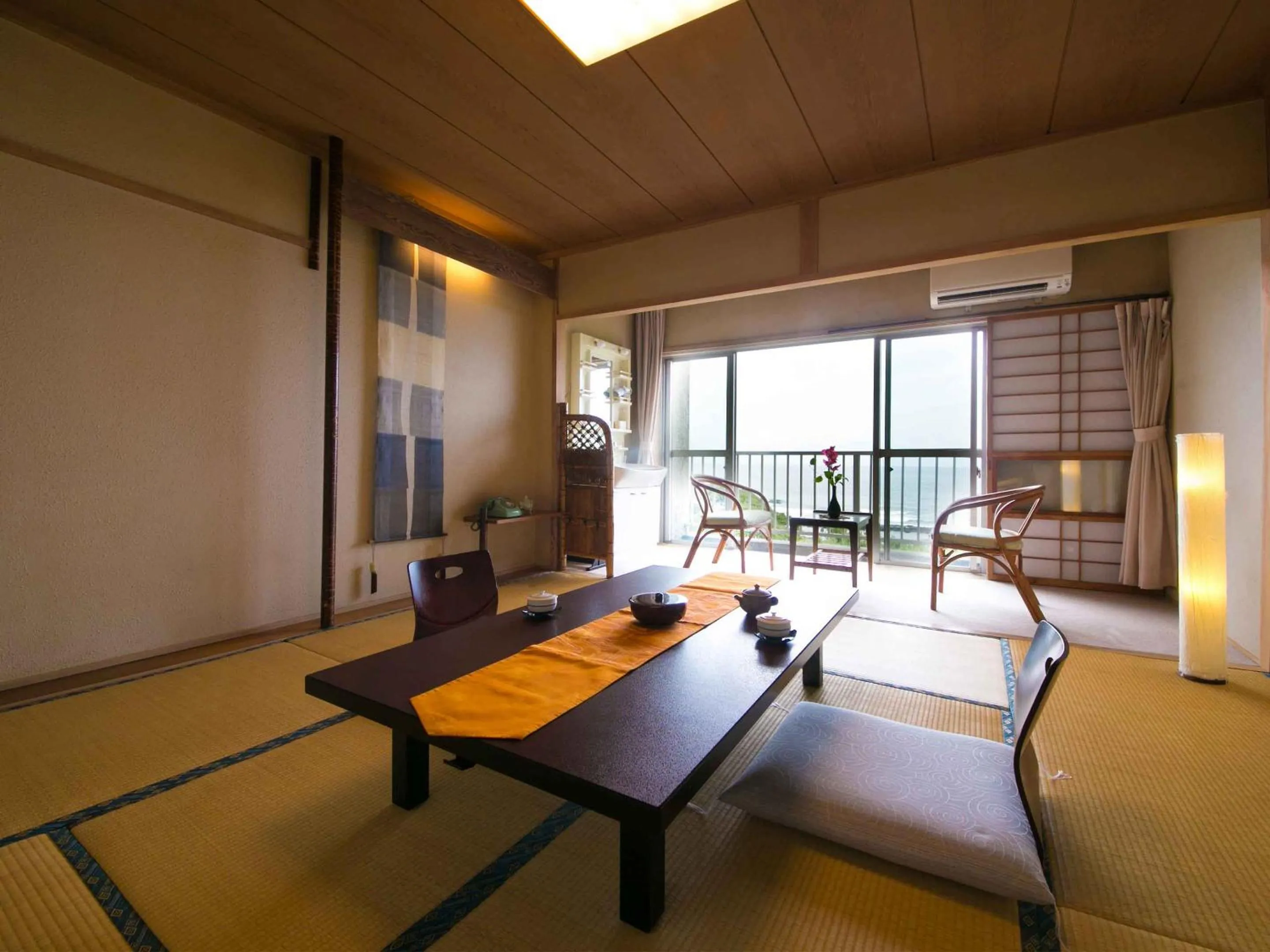 Photo of the whole room in Iseebisou