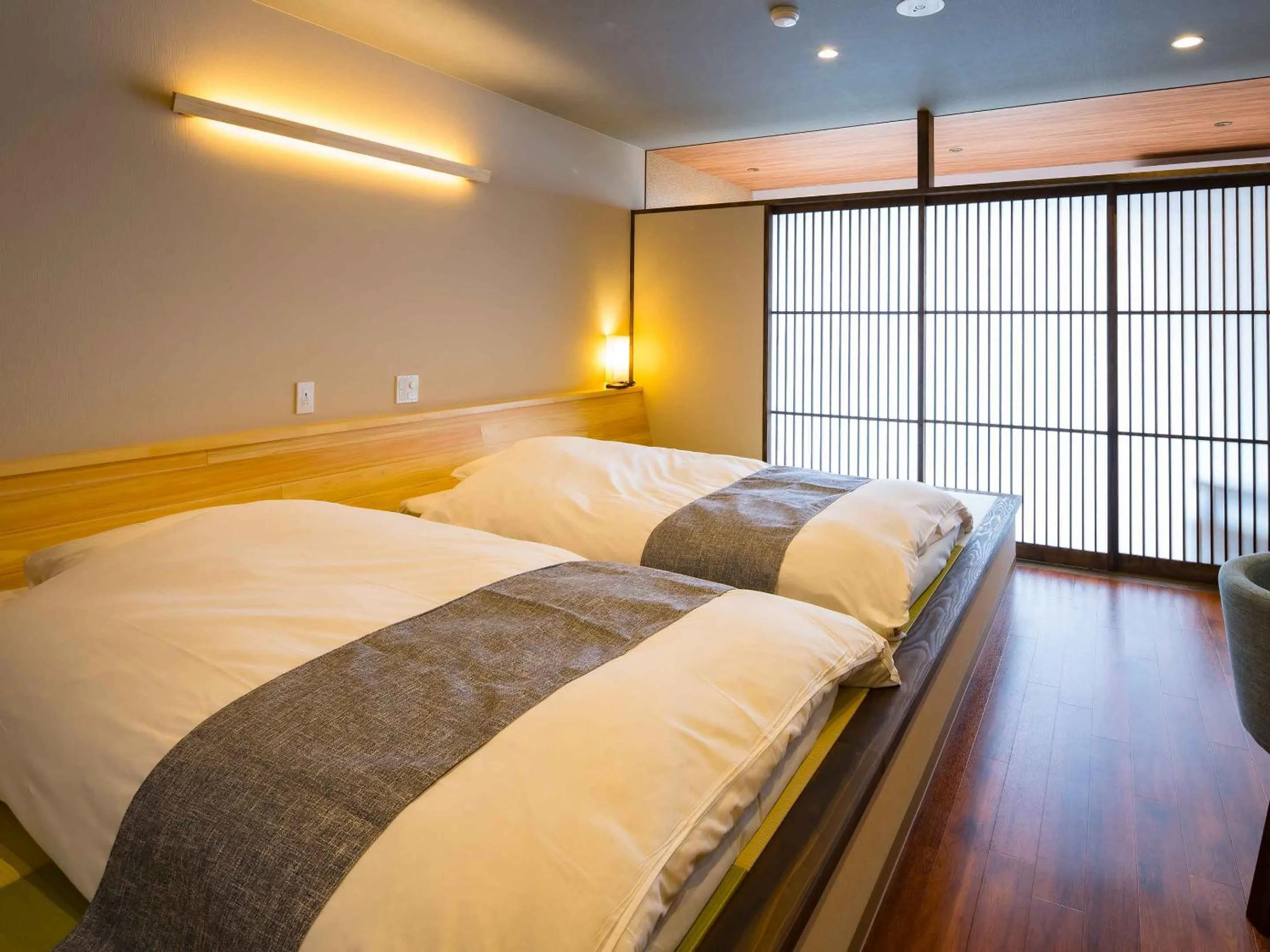 Photo of the whole room, Bed in Iseebisou