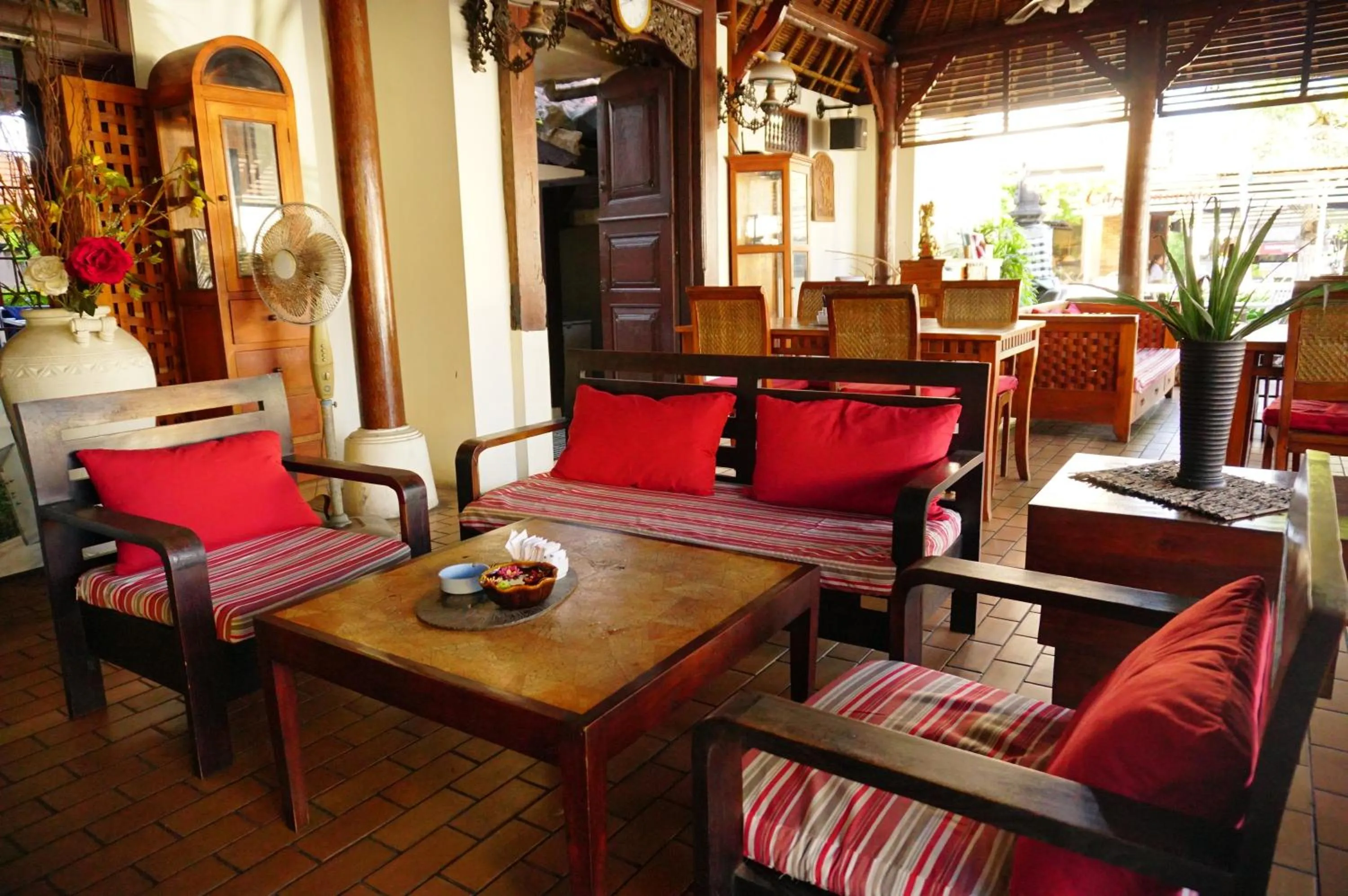 Restaurant/places to eat in Yulia 2 Homestay Sanur