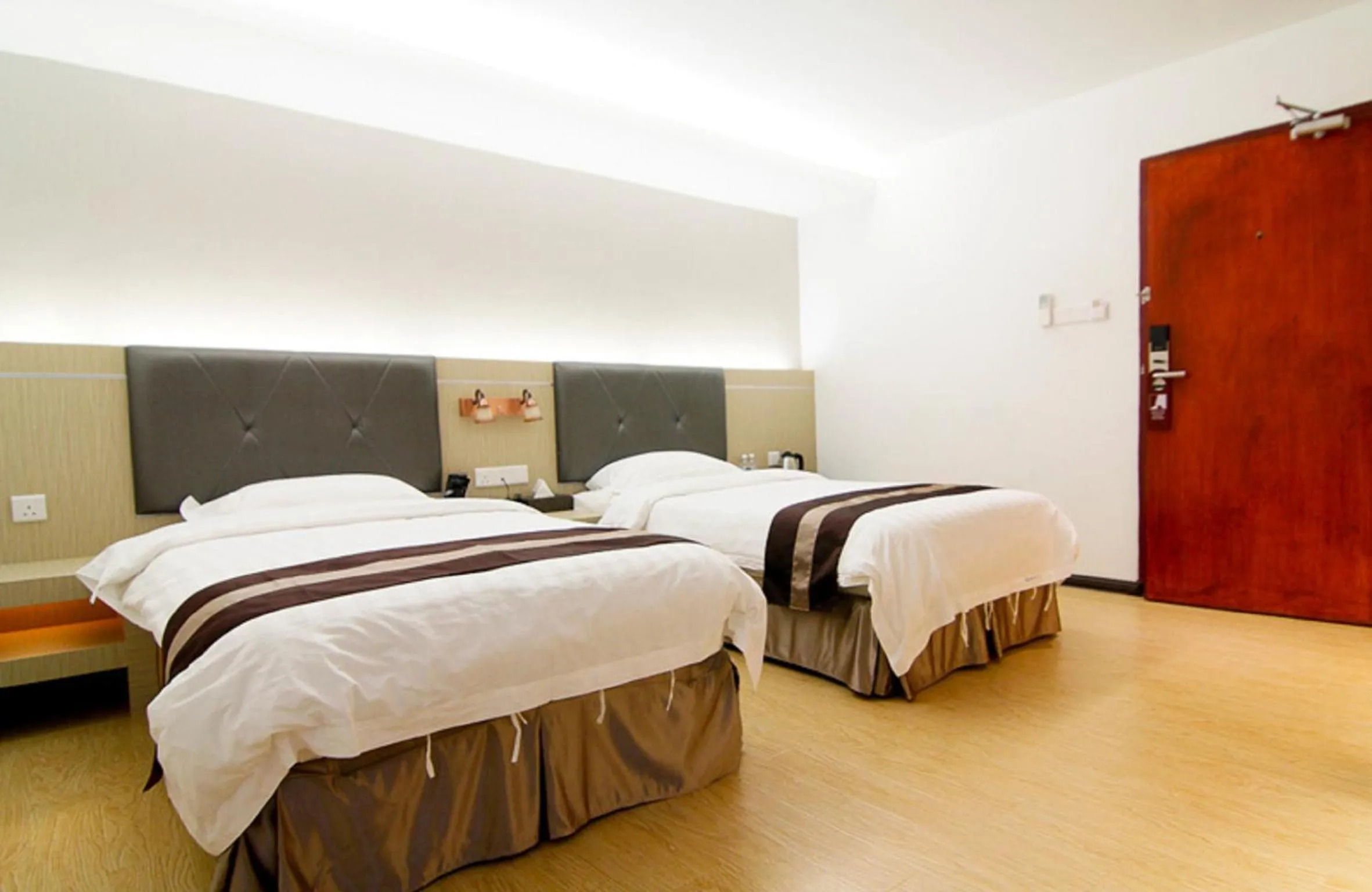 Bedroom, Bed in Kingsley Hotel