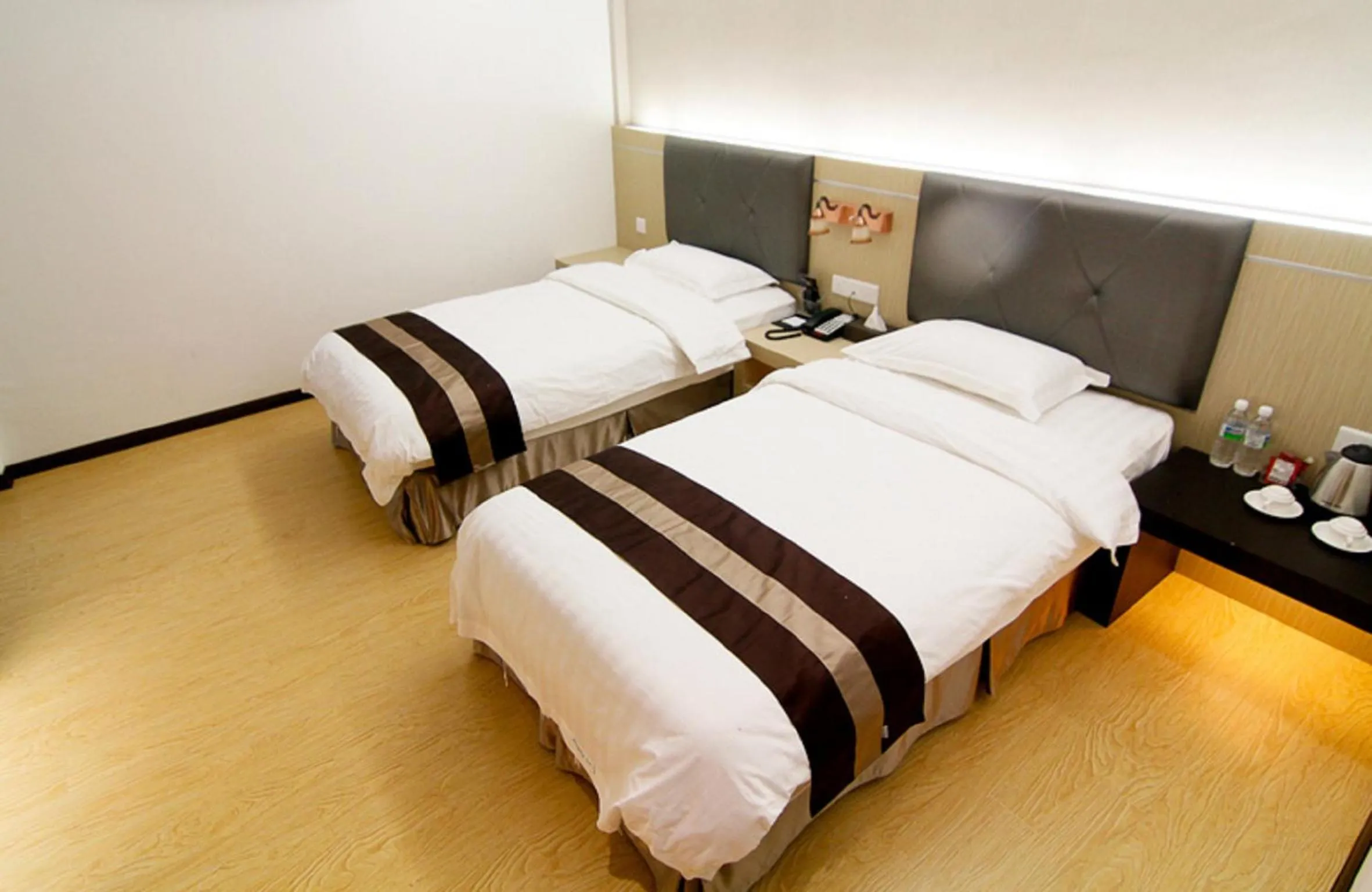 Bedroom, Bed in Kingsley Hotel