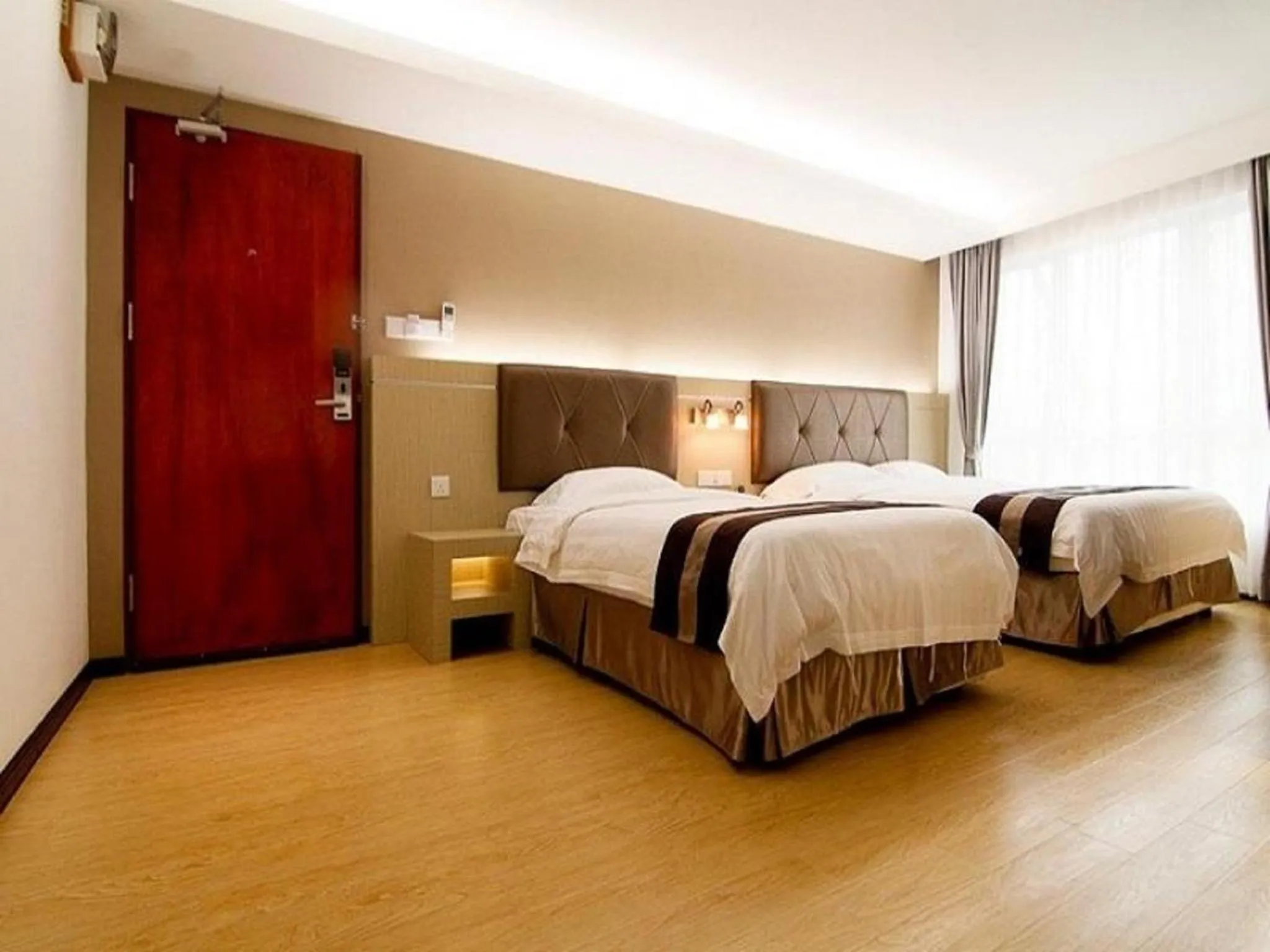 Bedroom, Bed in Kingsley Hotel