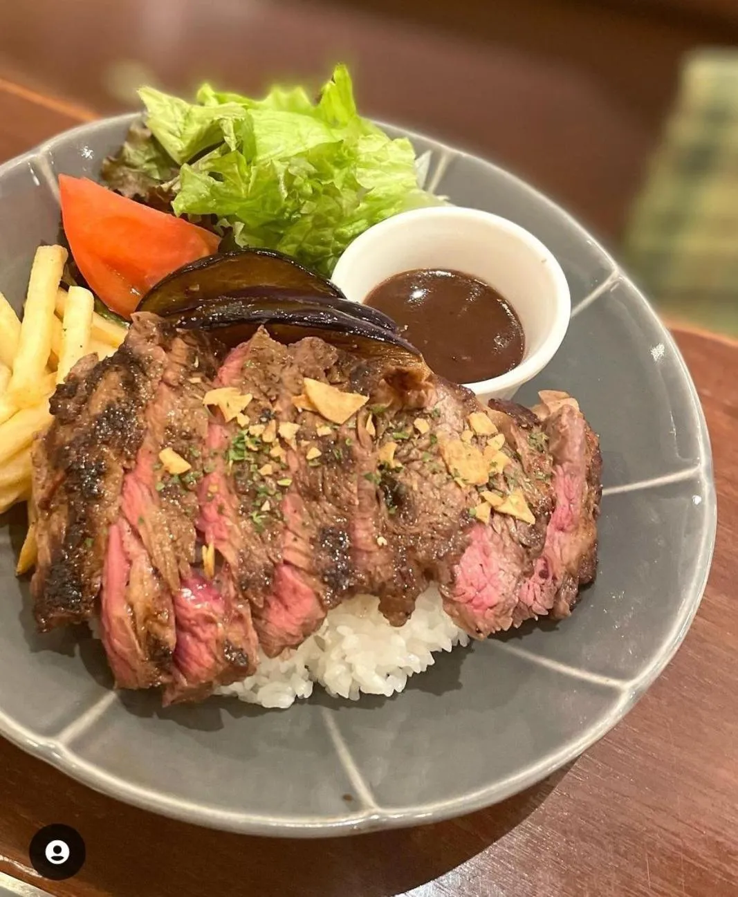 Restaurant/places to eat in Hotel Arstainn