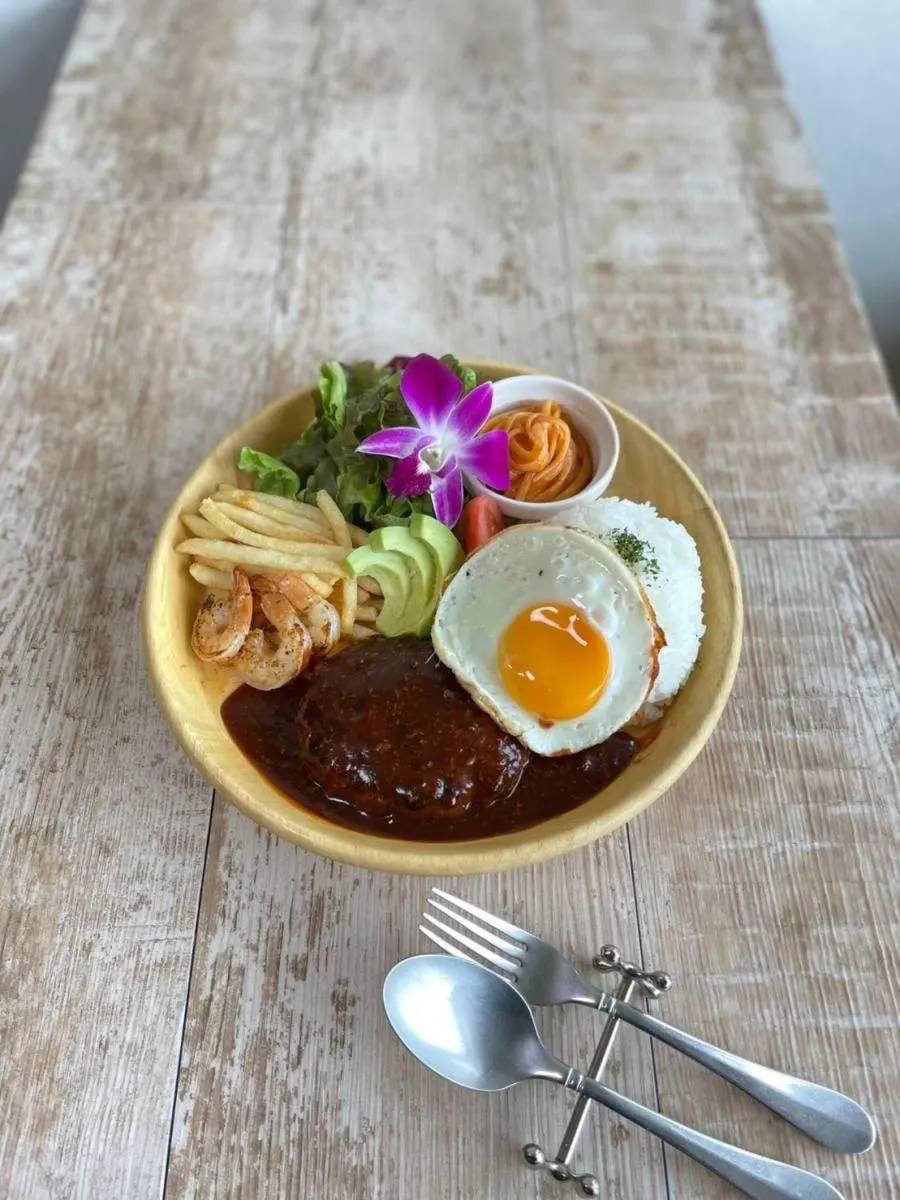 Restaurant/places to eat in Hotel Arstainn