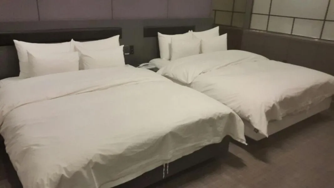 Bed in Jinju Kai Hotel