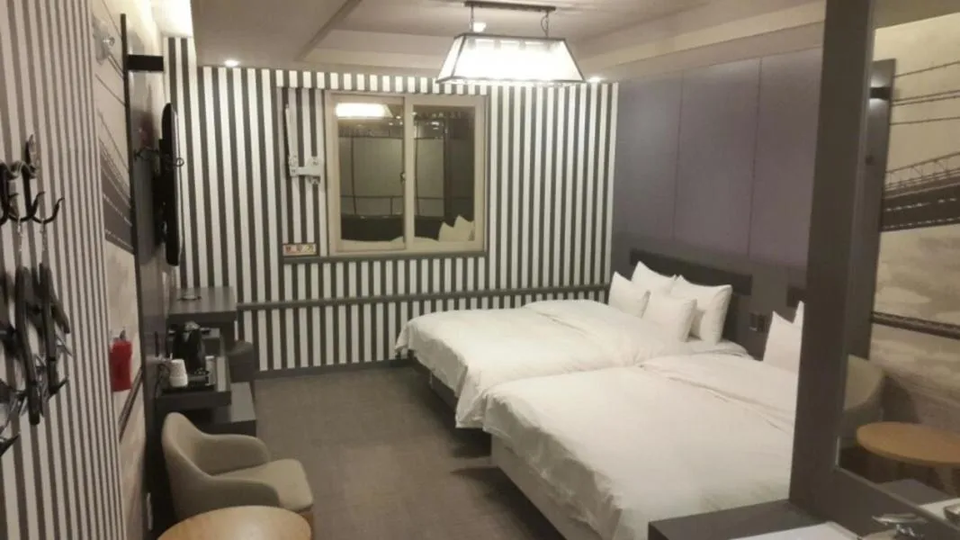 Bed in Jinju Kai Hotel