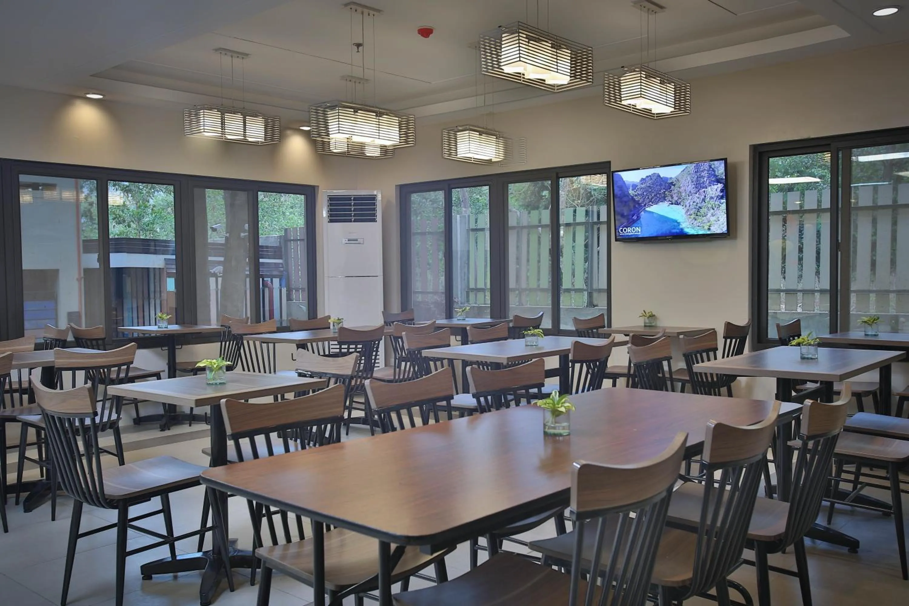 Dining area in Coron Soleil Express Hotel