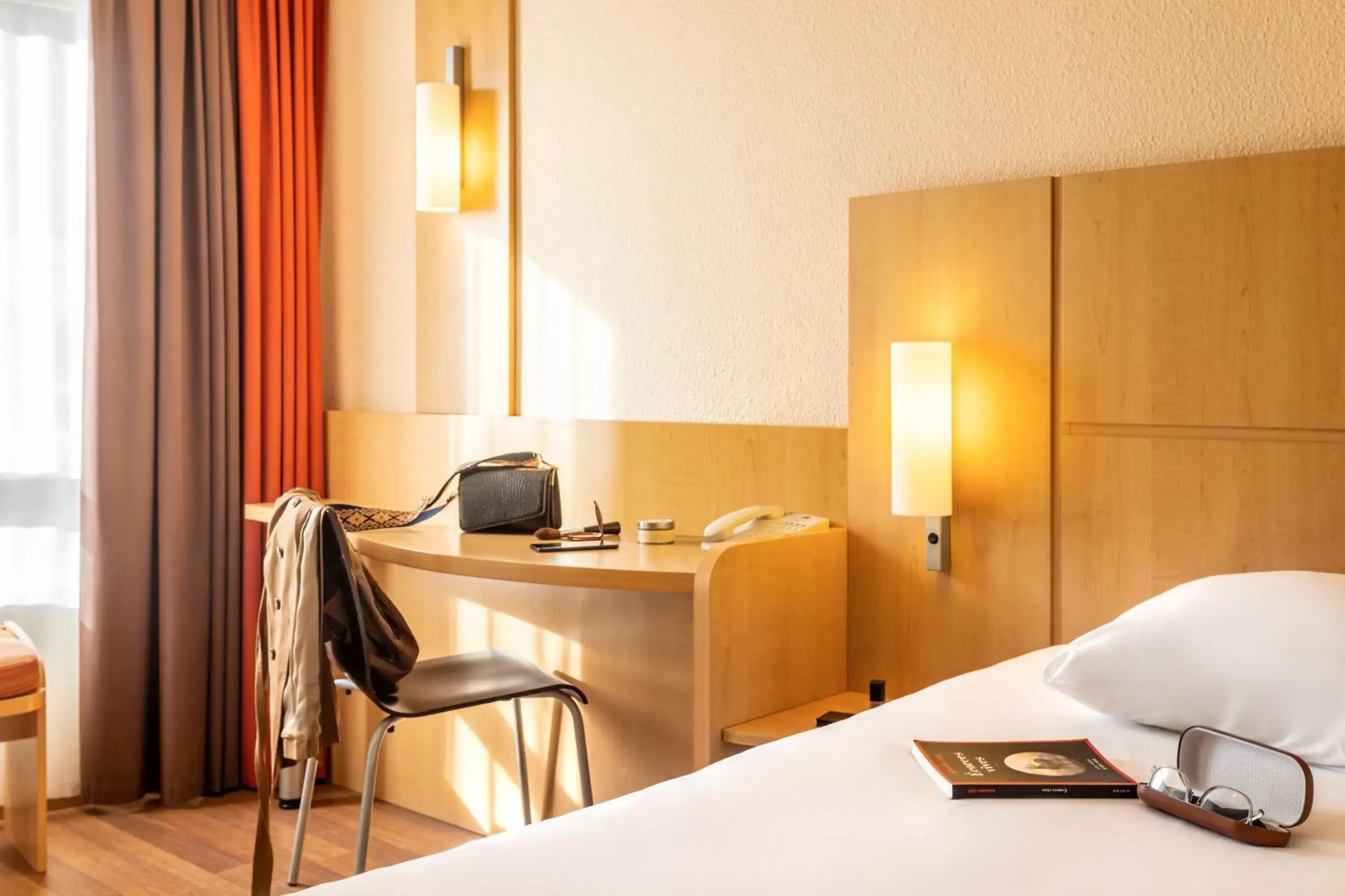 Bedroom, Bed in ibis Antwerpen Centrum Bedroom, Bed in ibis Antwerpen Centrum