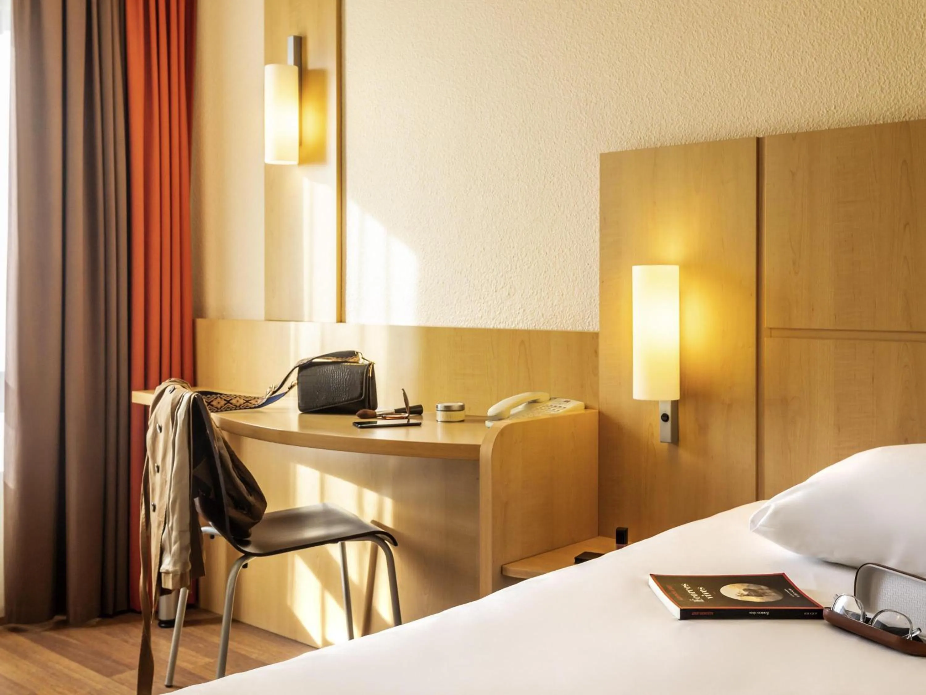 Bedroom, Bed in ibis Antwerpen Centrum