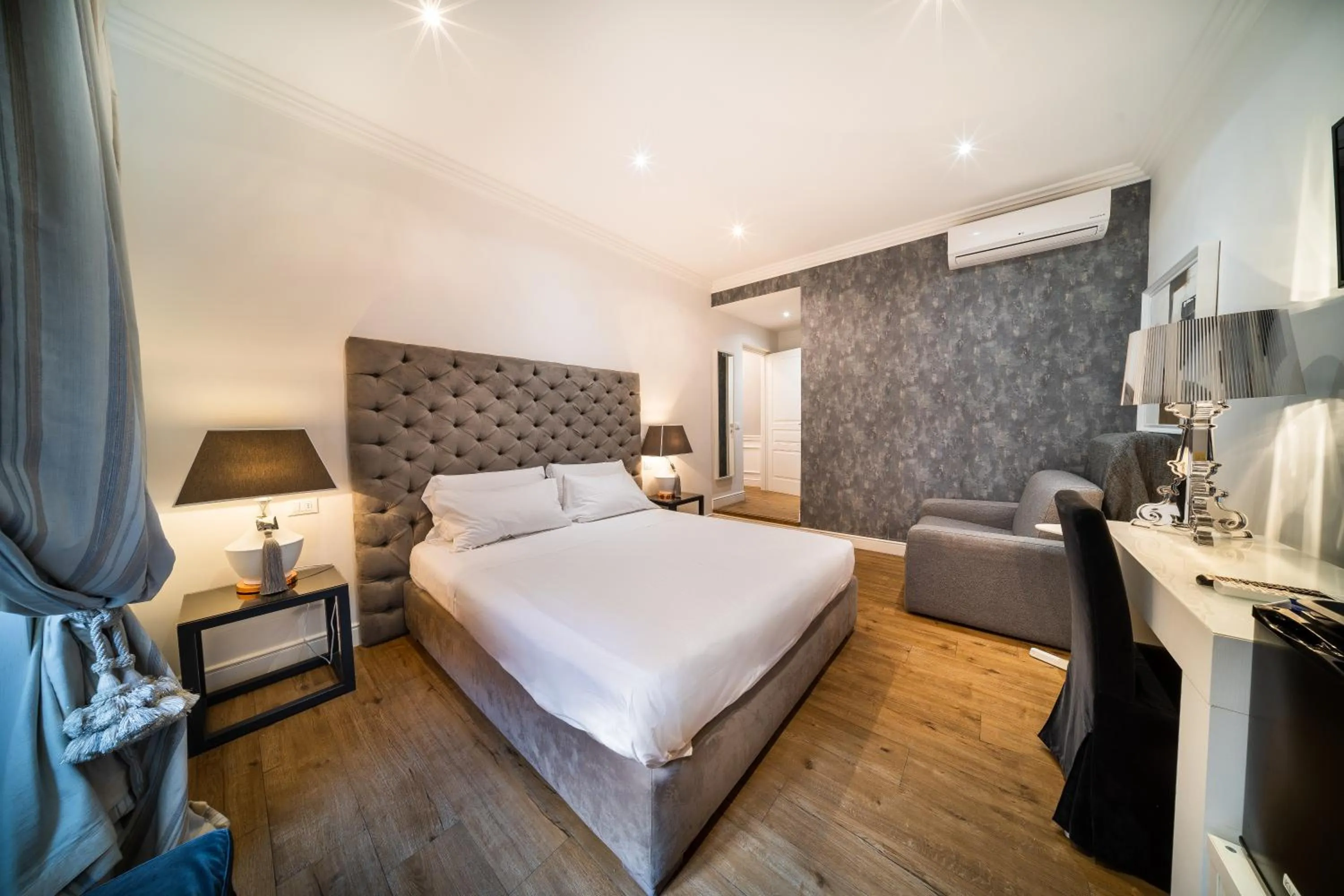 Bed in Vatican Chic B&B