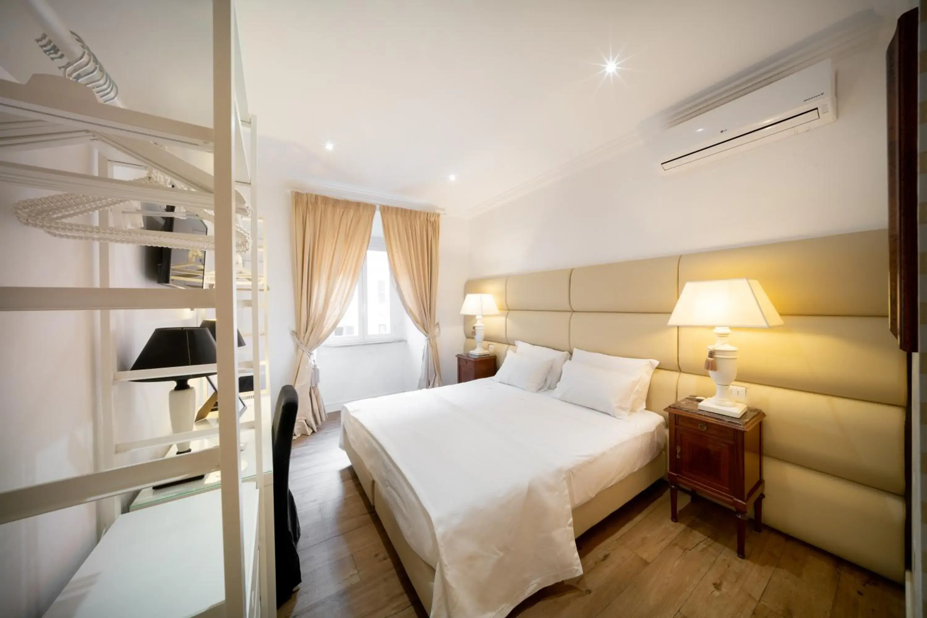 Double or Twin Room with Private Bathroom in Vatican Chic B&B Double or Twin Room with Private Bathroom in Vatican Chic B&B