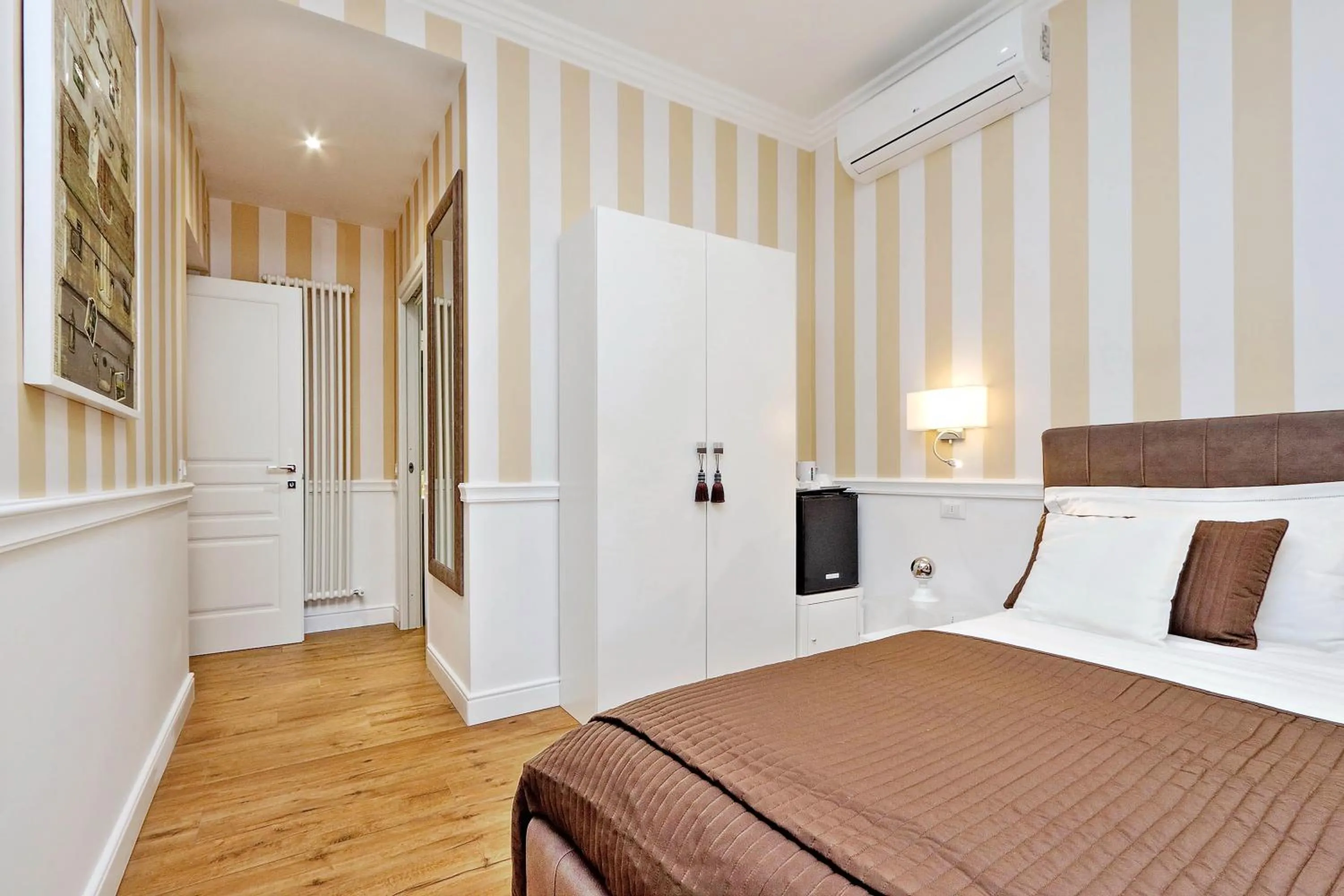 Bedroom, Bed in Vatican Chic B&B