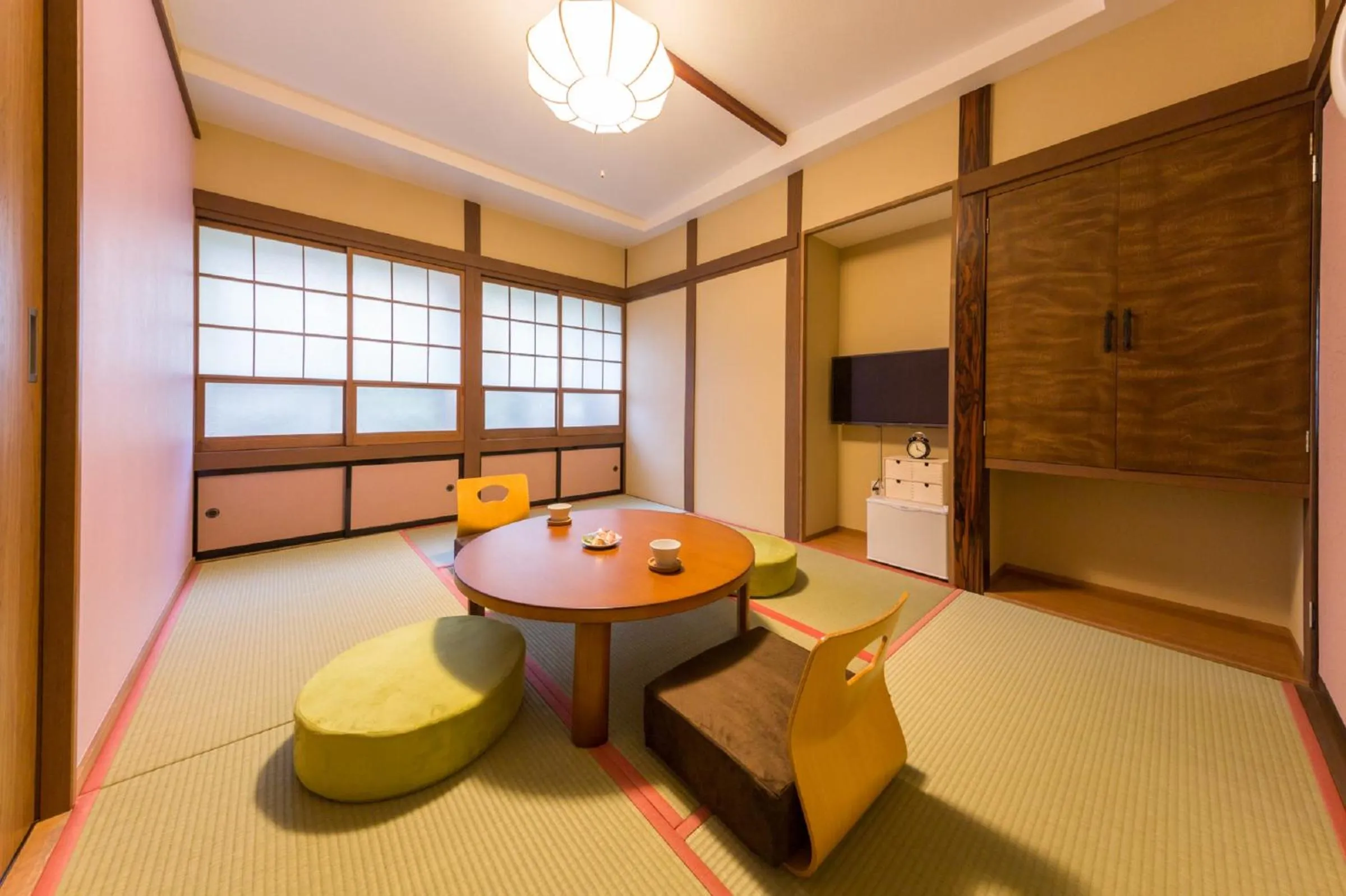 Photo of the whole room in Hanaingen