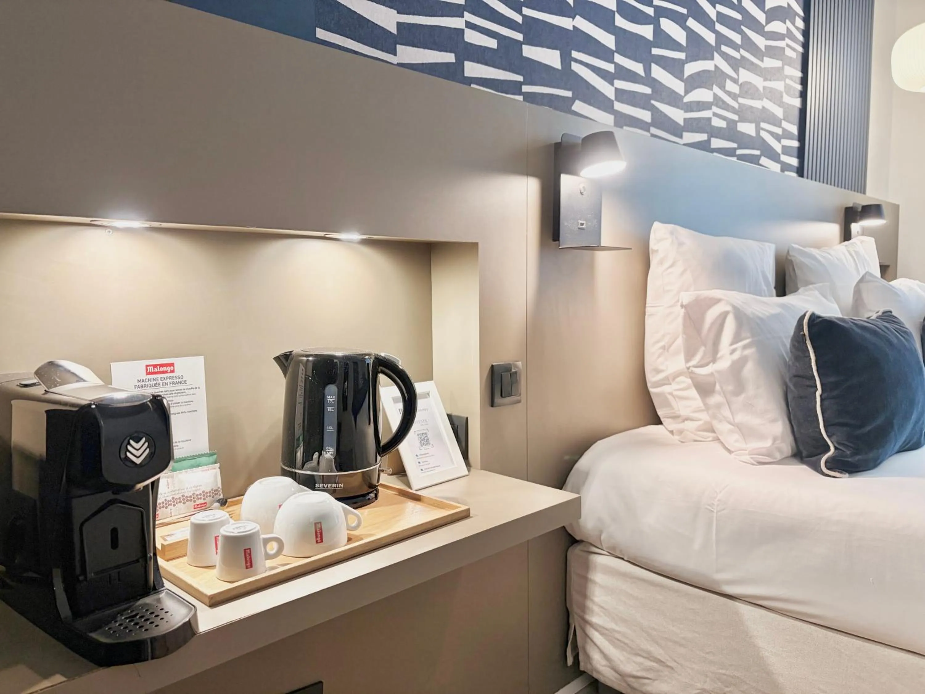 Coffee/tea facilities, Bed in Le Prose Hôtel