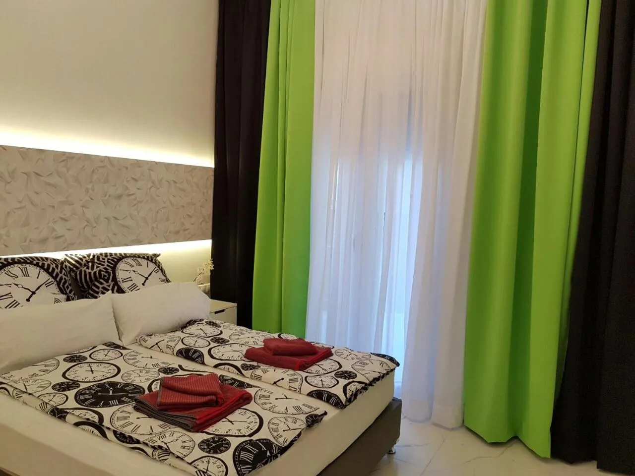 Laura Aristotelous Square Apartment