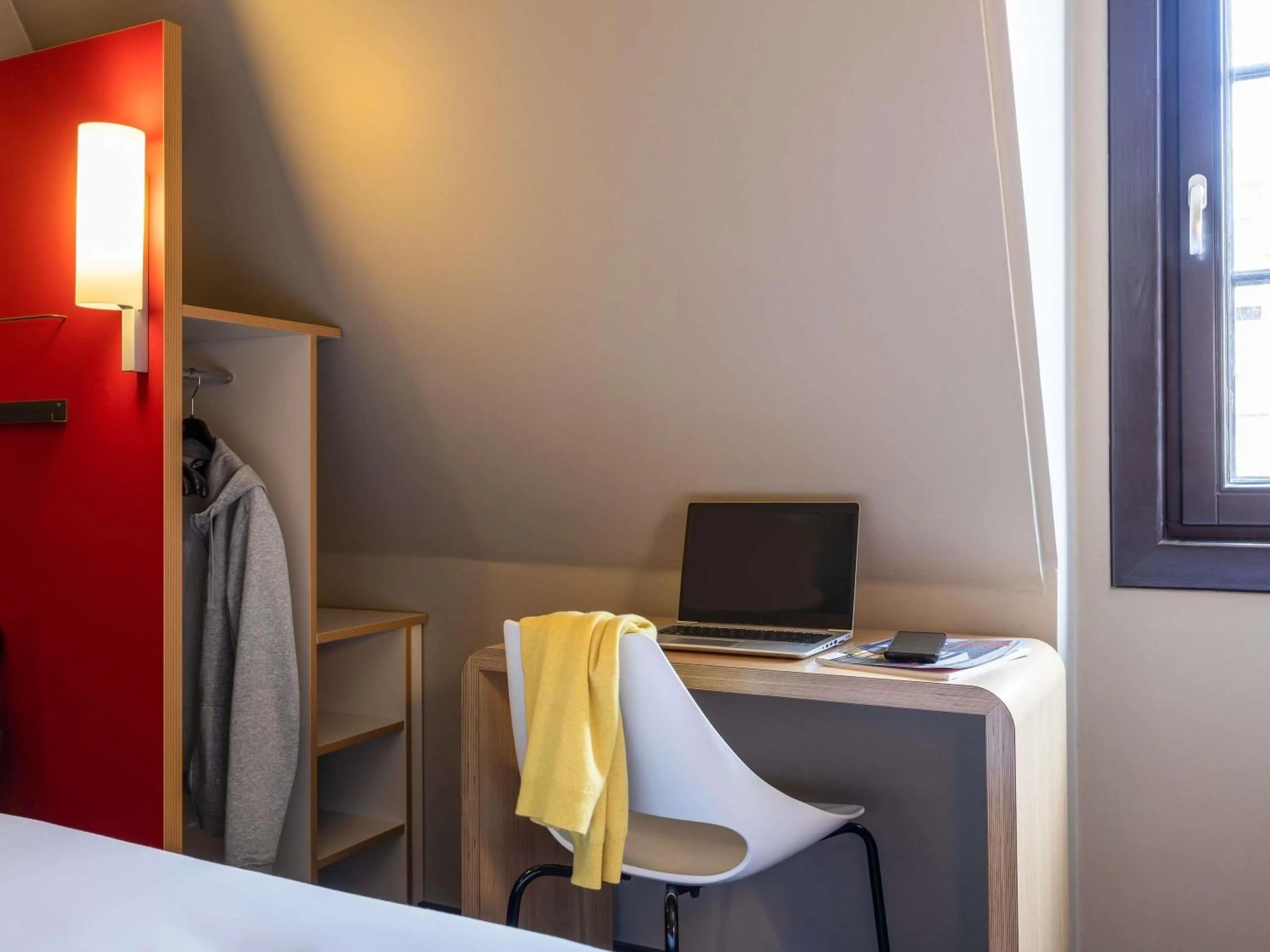 Bedroom, Bed in ibis Hotel Brussels off Grand'Place