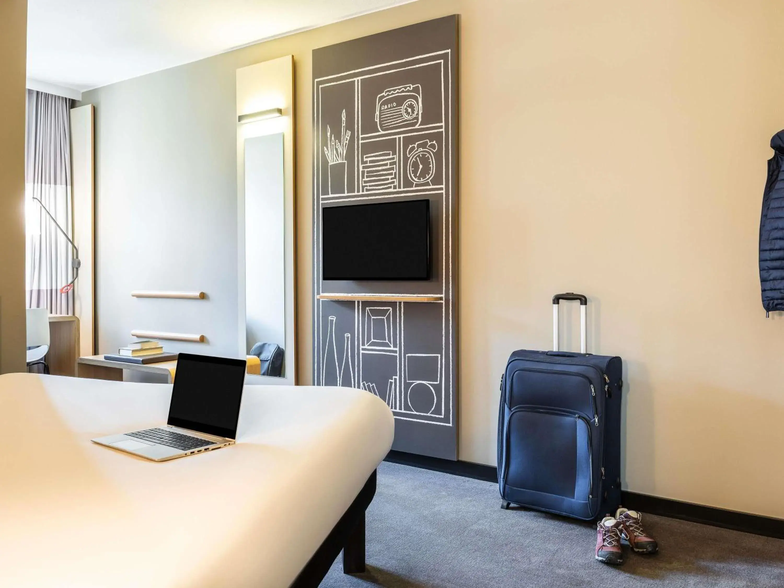 Bedroom, Bed in ibis Hotel Brussels off Grand'Place Bedroom, Bed in ibis Hotel Brussels off Grand'Place