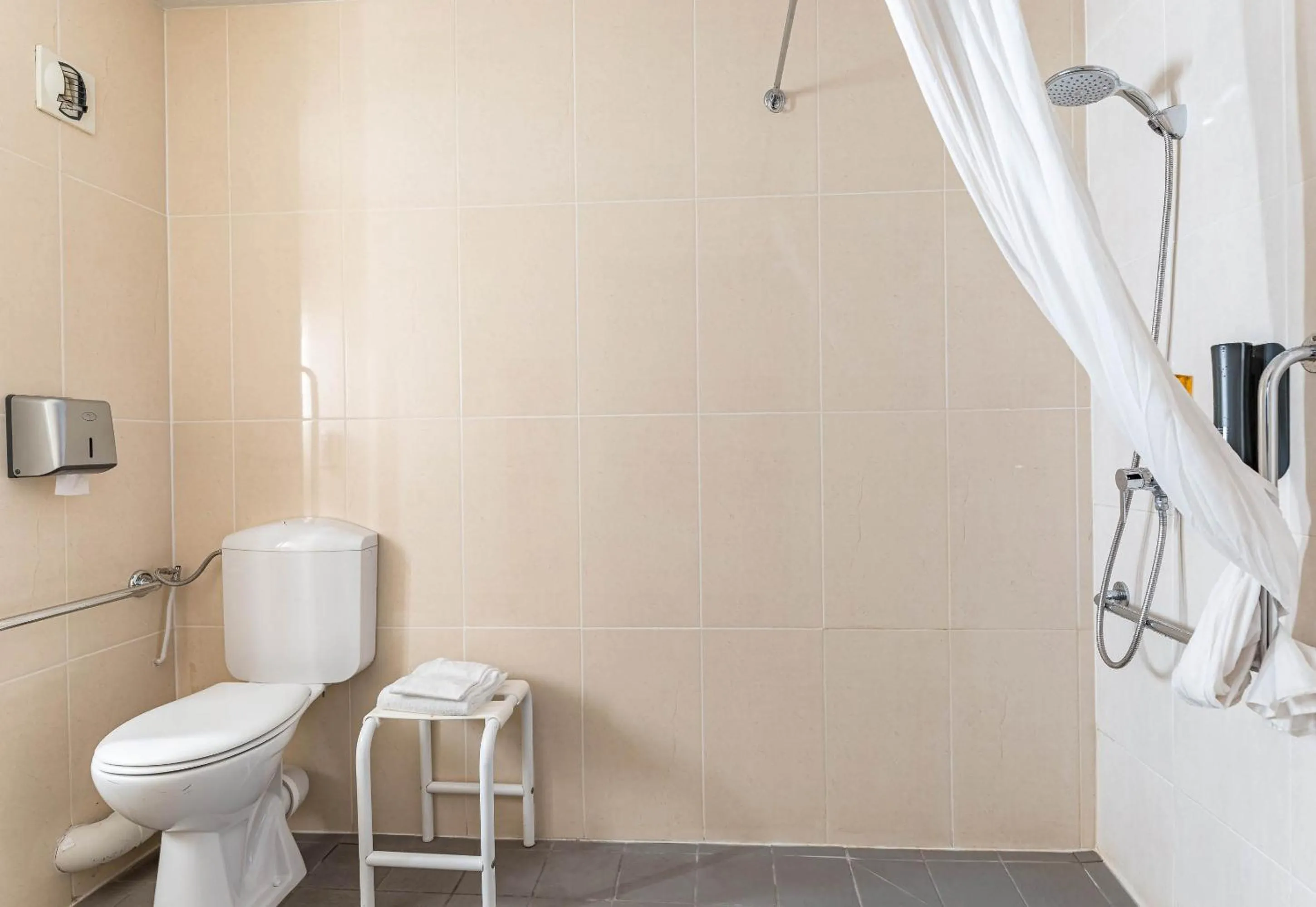 Bathroom in B&B HOTEL Tours Nord 1 Val de Loire