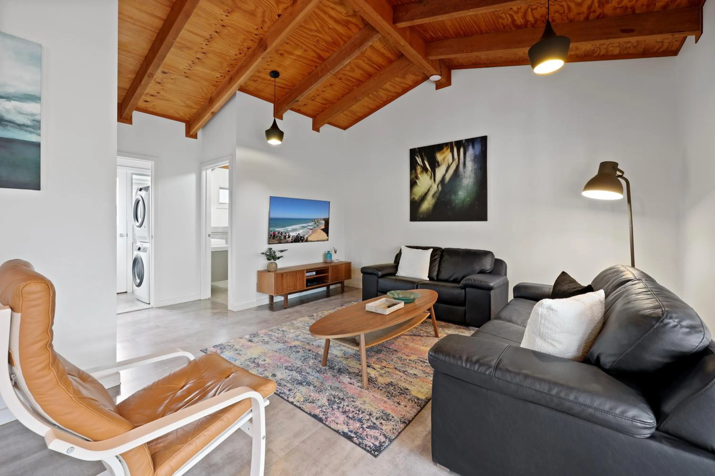 Waves Luxury Suites & Port Central Apartments
