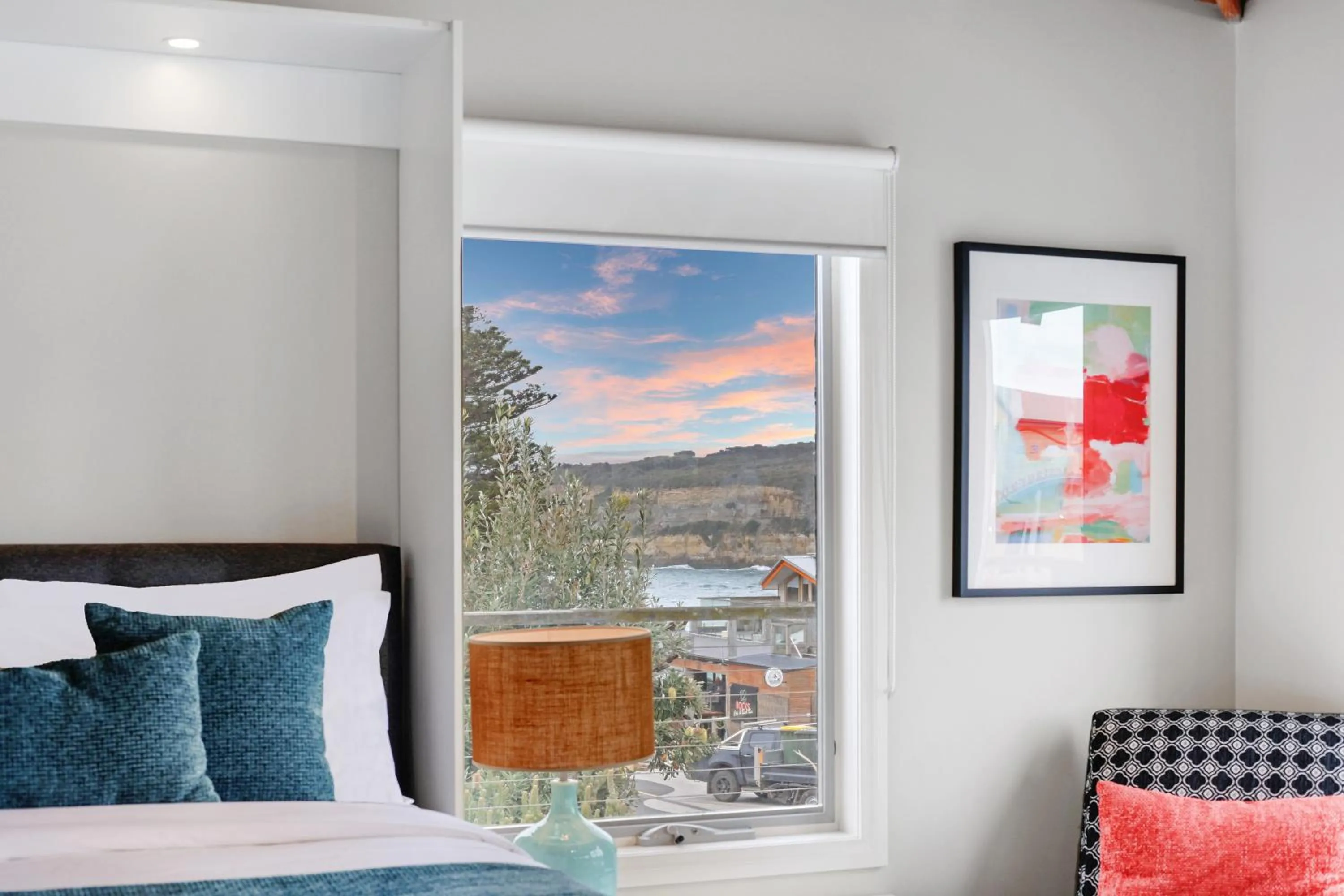 Bed in Waves Luxury Suites & Port Central Apartments