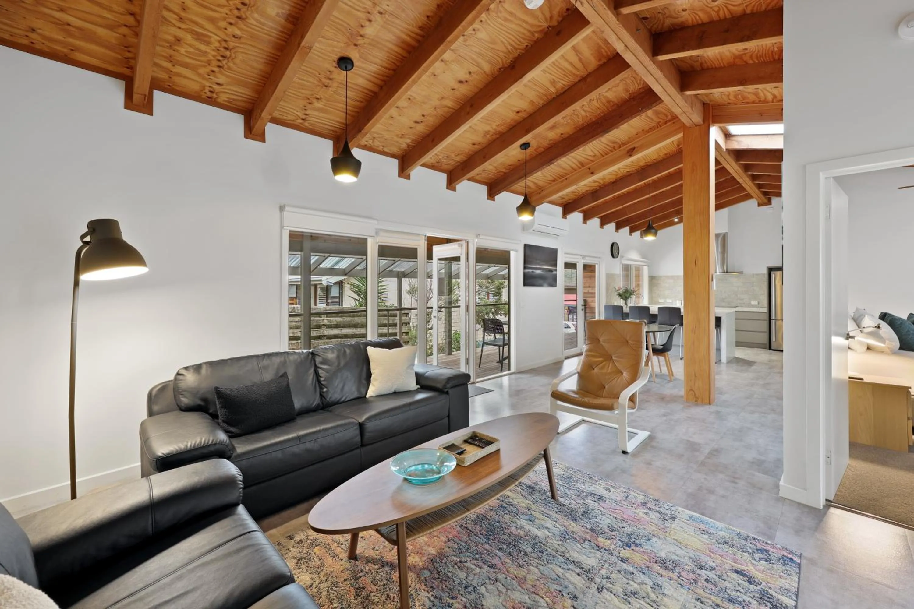 Waves Luxury Suites & Port Central Apartments