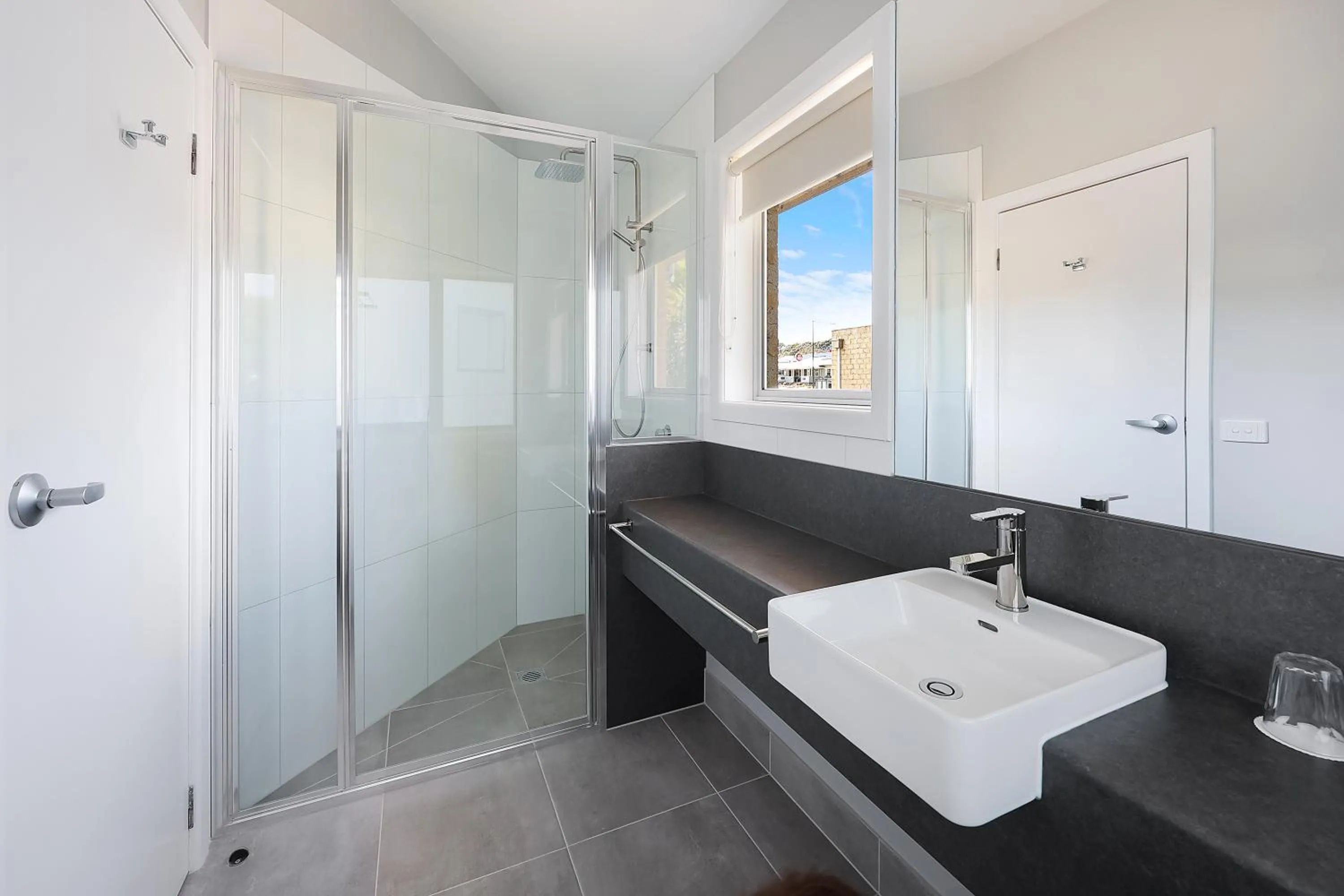 Waves Luxury Suites