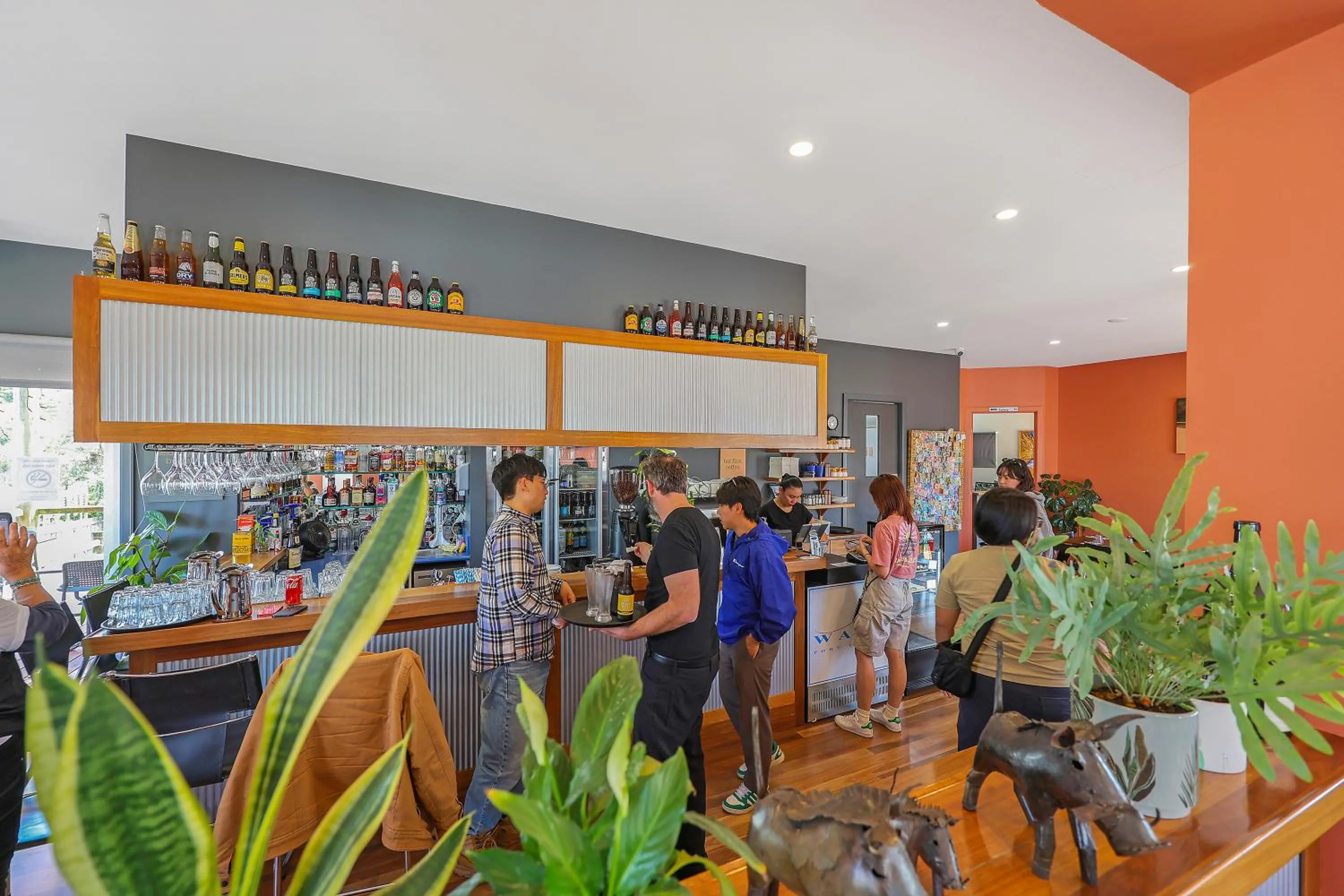 Restaurant/places to eat in Waves Luxury Suites & Port Central Apartments