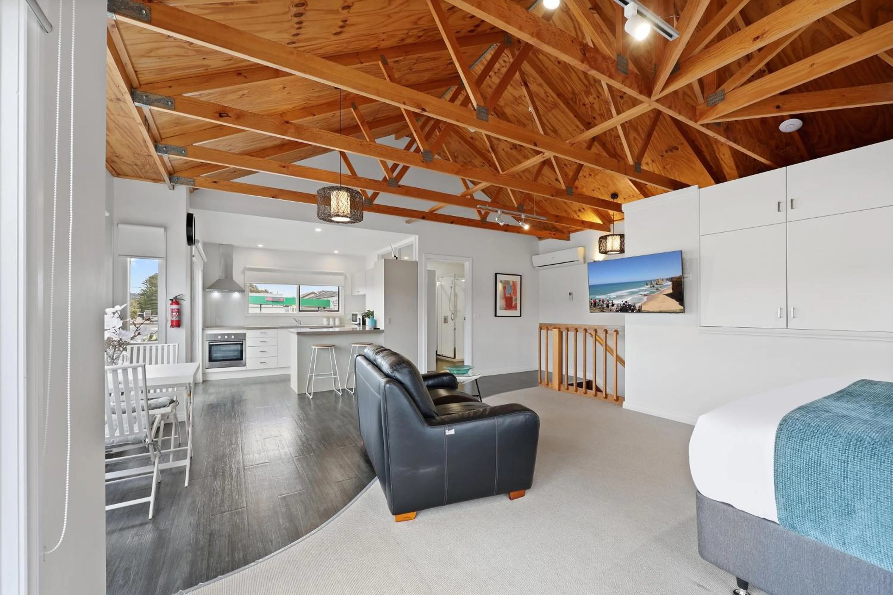 Waves Luxury Suites & Port Central Apartments