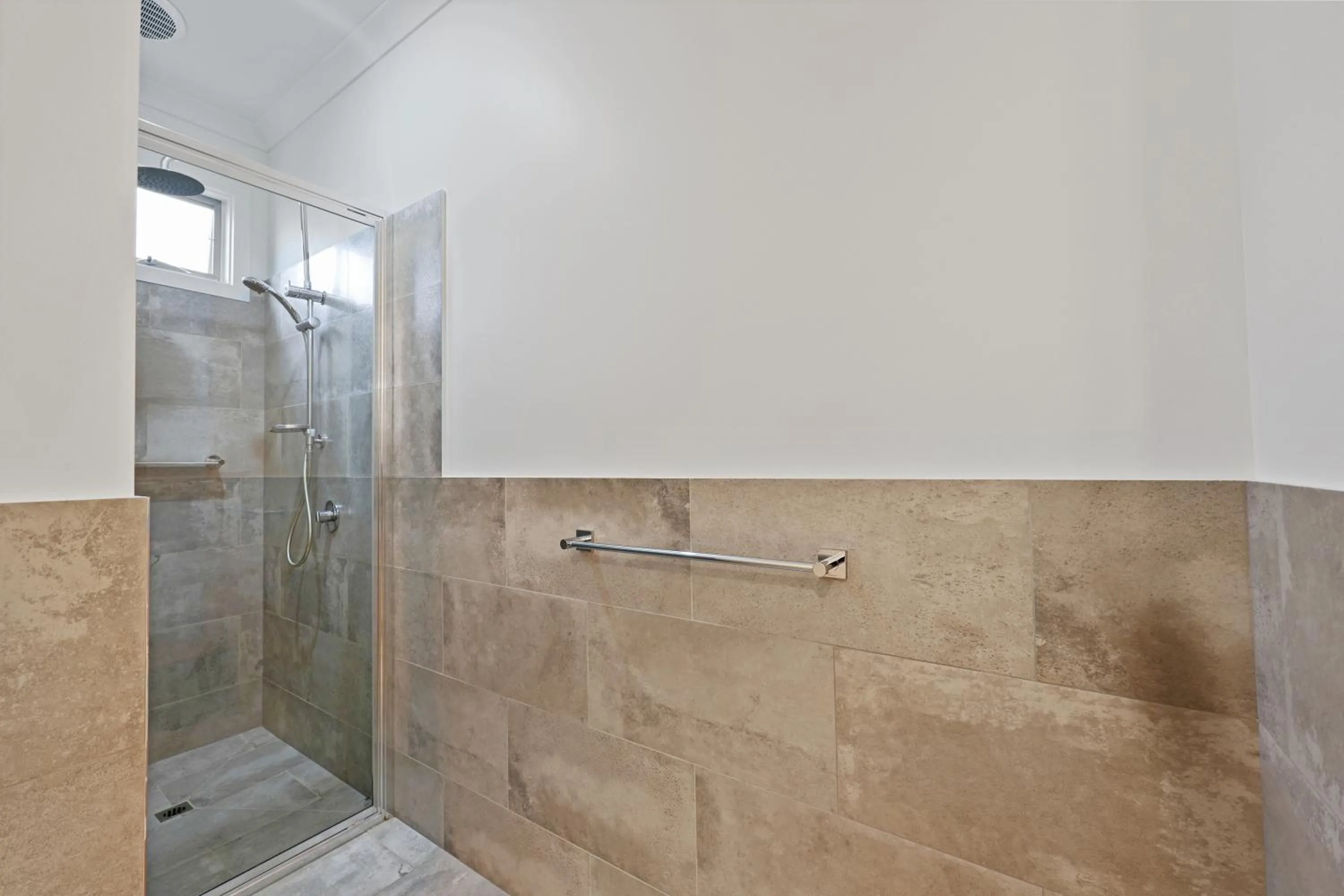 Waves Luxury Suites & Port Central Apartments