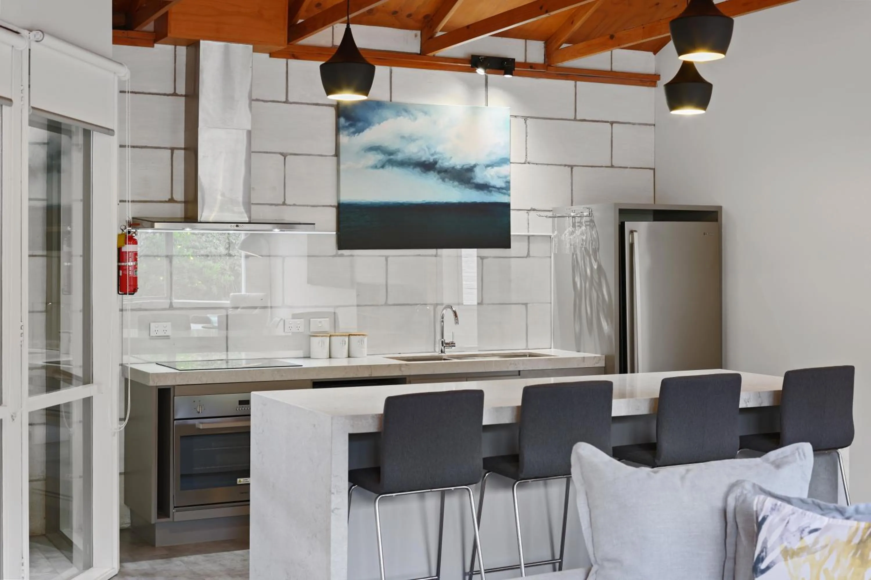 Waves Luxury Suites & Port Central Apartments