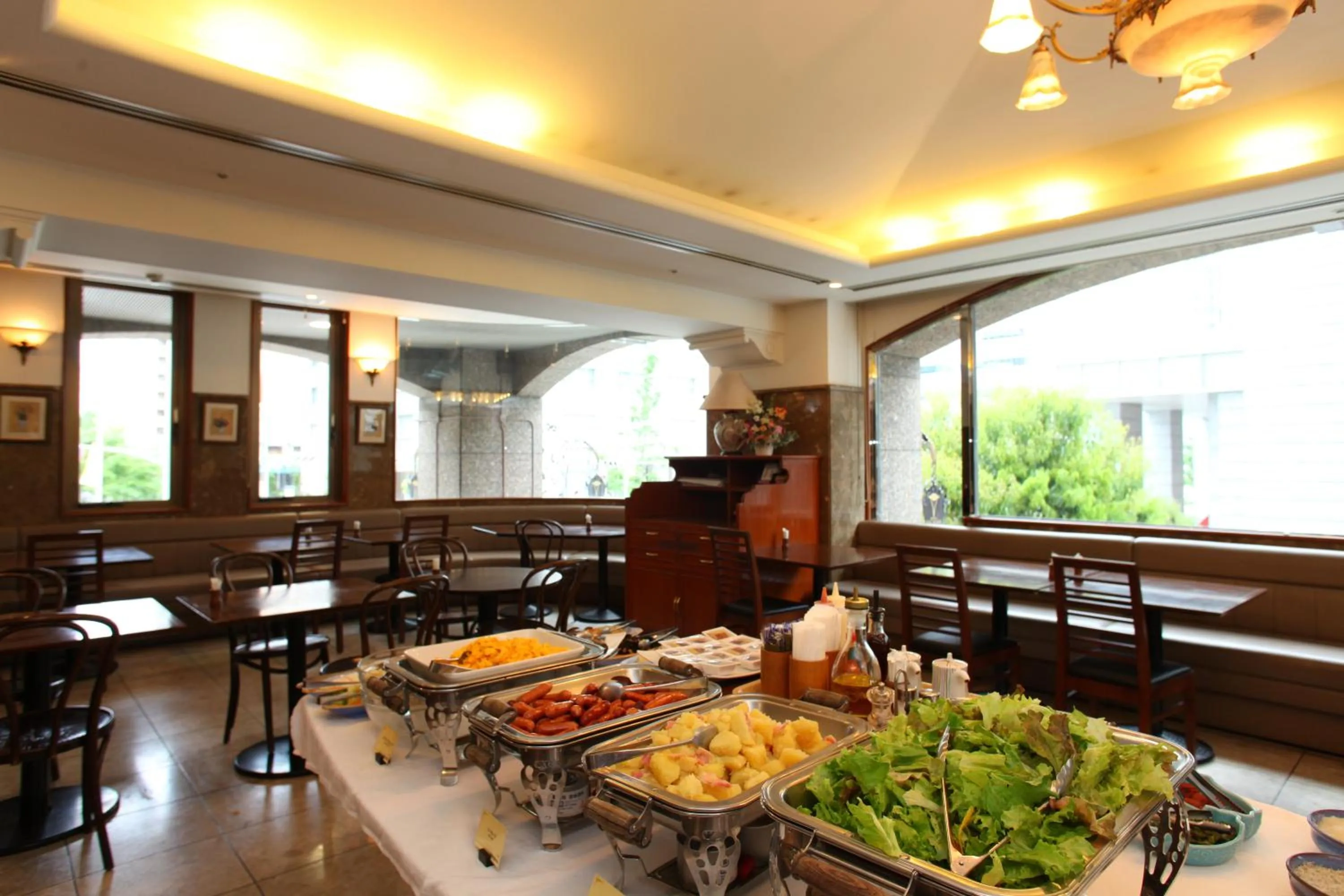 Restaurant/places to eat in Hotel Viamare Kobe