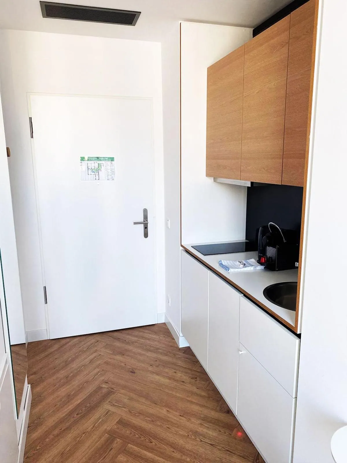 Kitchen or kitchenette in smartments Berlin City West