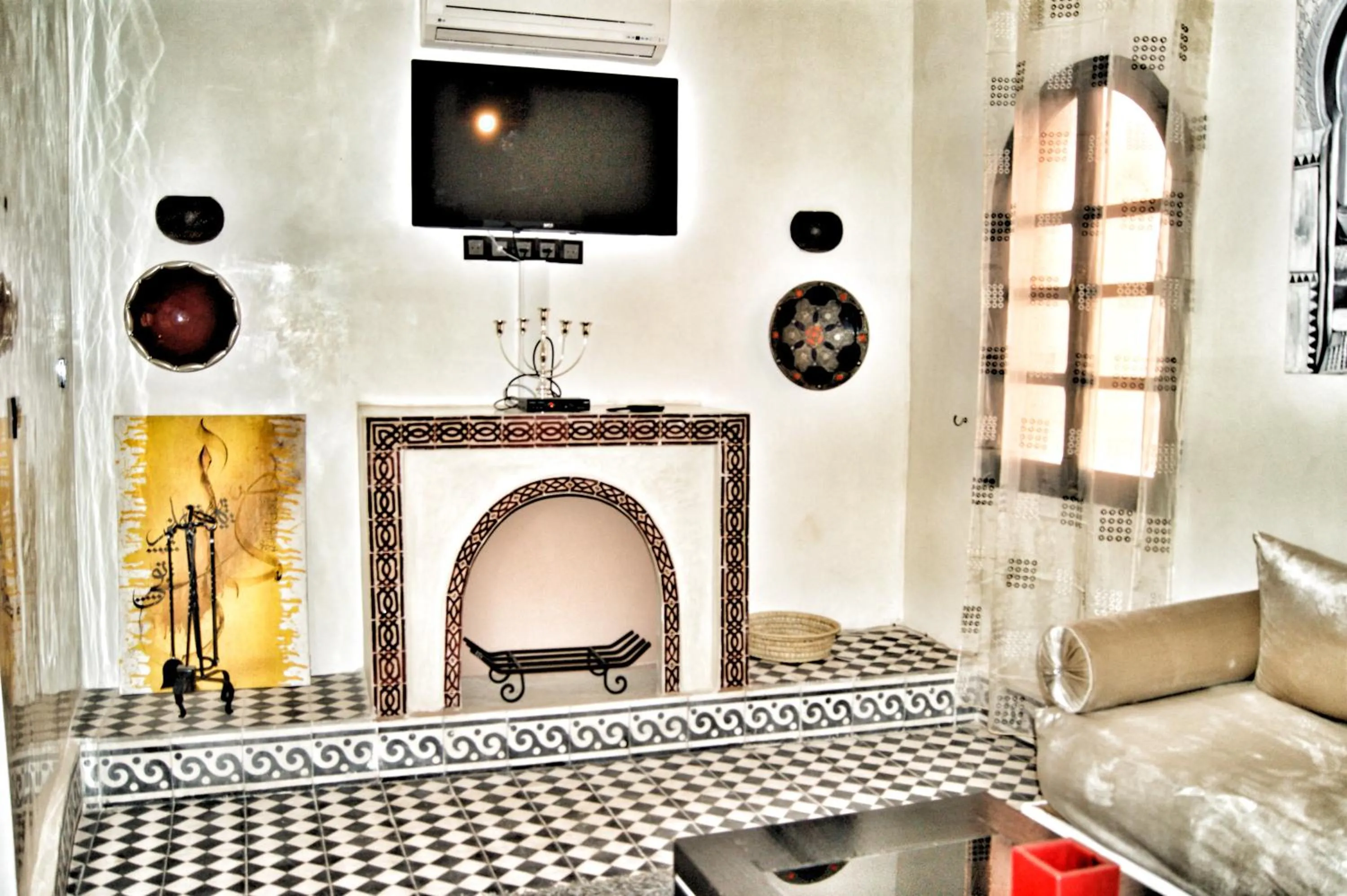TV and multimedia in Riad Abjaou