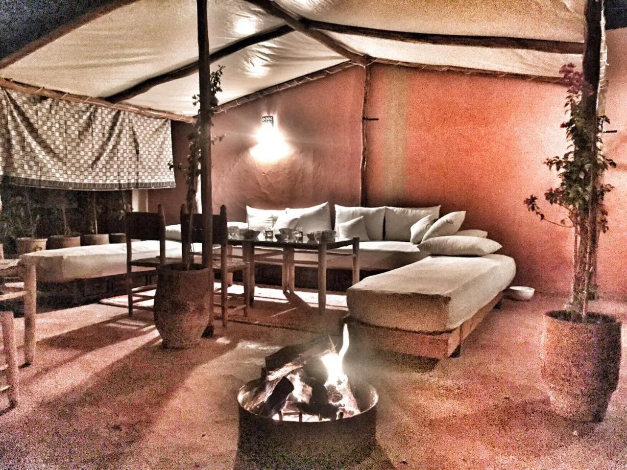 Restaurant/places to eat, Bed in Riad Abjaou