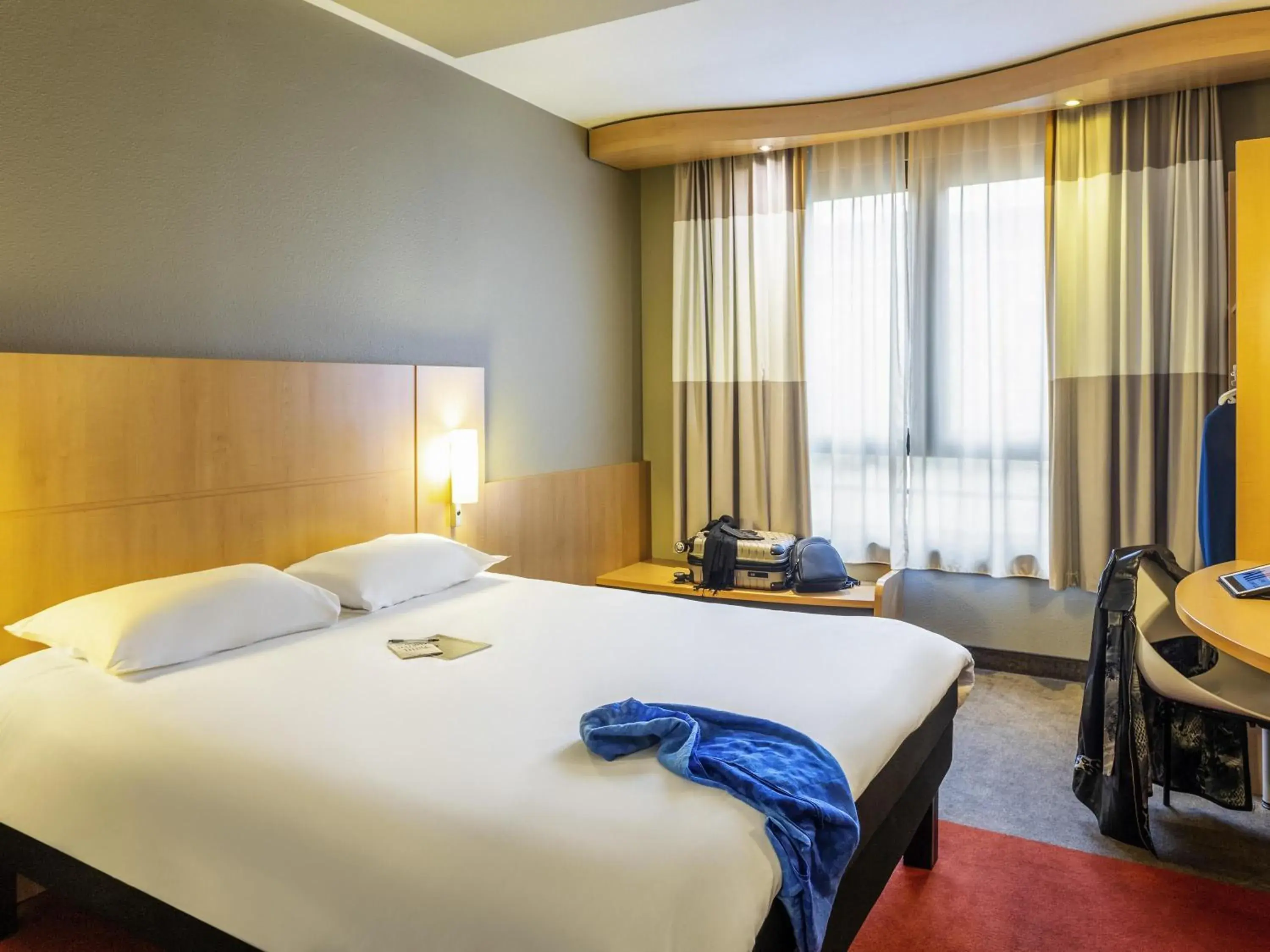 Bedroom, Bed in ibis Hotel Brussels Centre Gare du Midi Bedroom, Bed in ibis Hotel Brussels Centre Gare du Midi