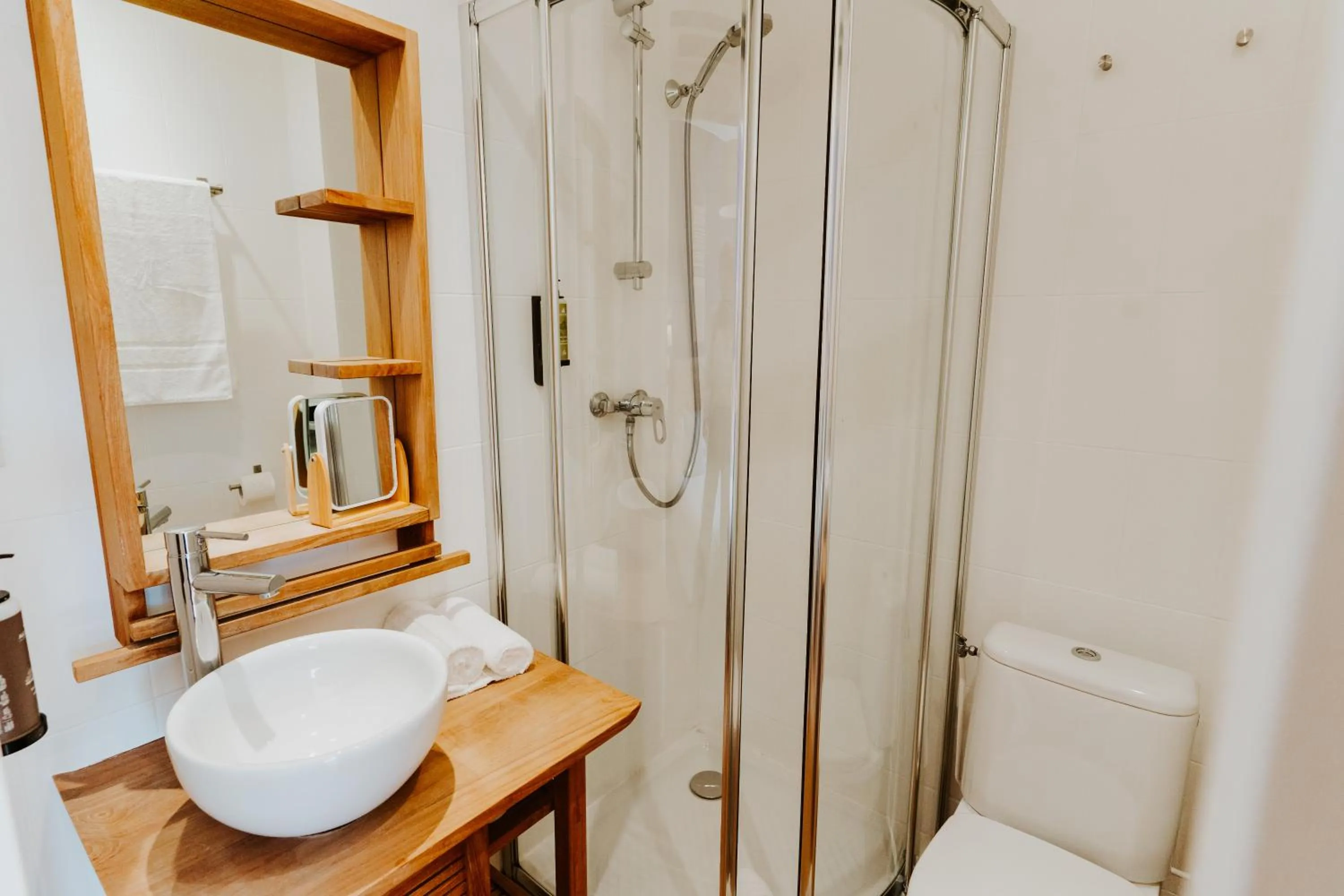 Bathroom in Hôtel Le Petit Castel