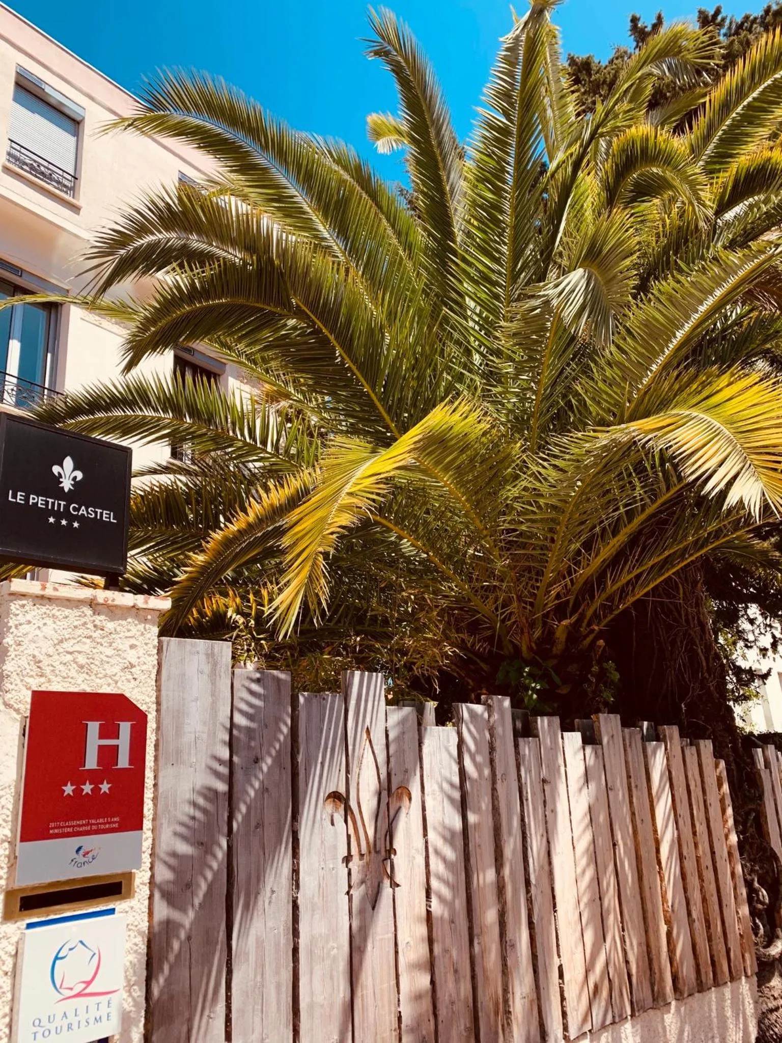 Property building in Hôtel Le Petit Castel